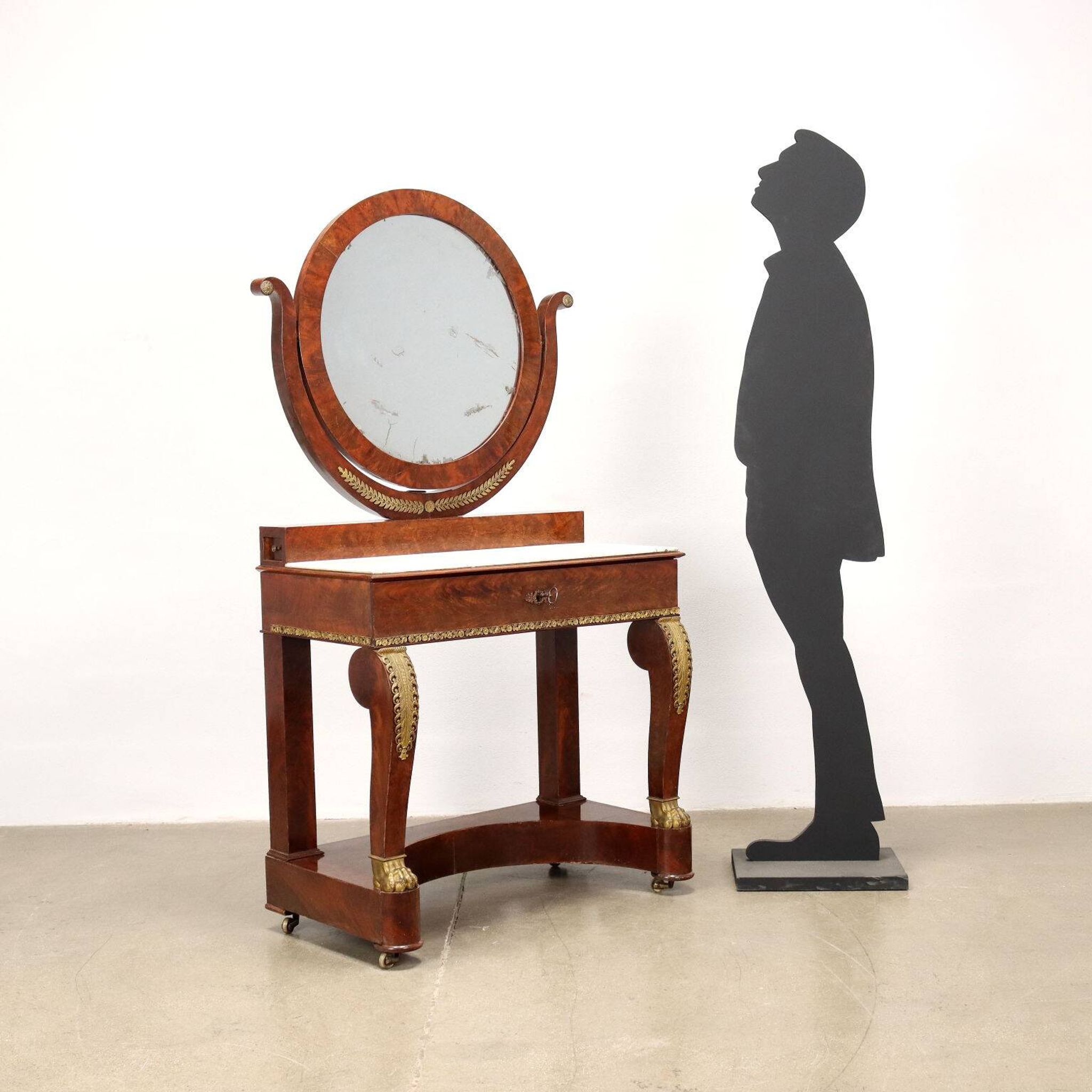 Commode en acajou restaurée, France, 19e siècle.