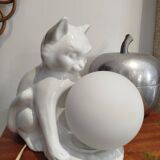 Cat globe lamp
