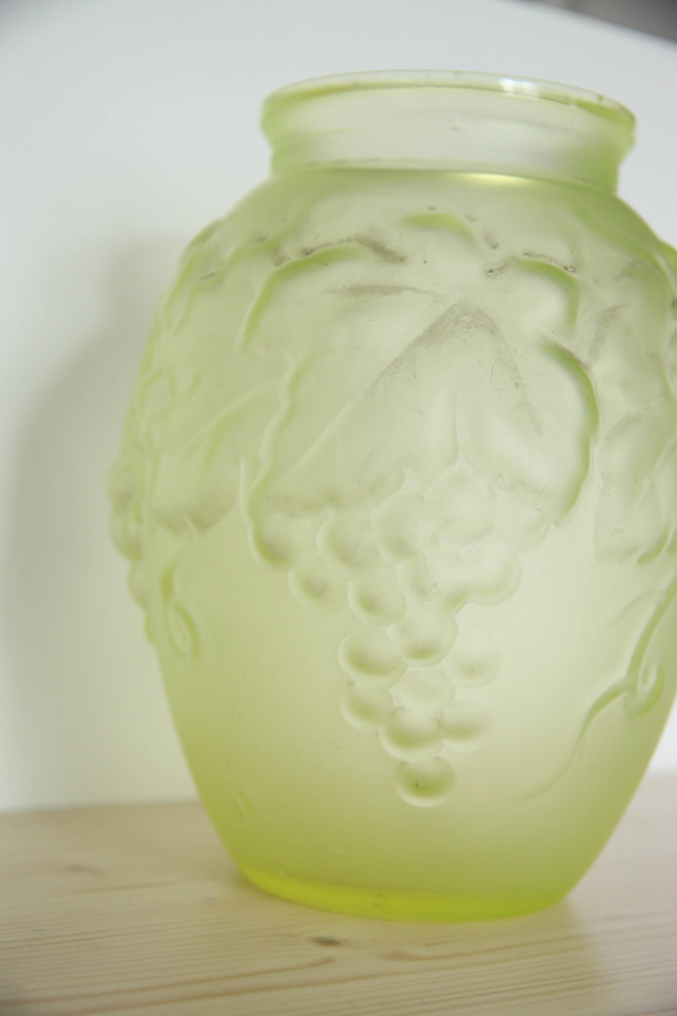 Vase art nouveau vert motif végétal