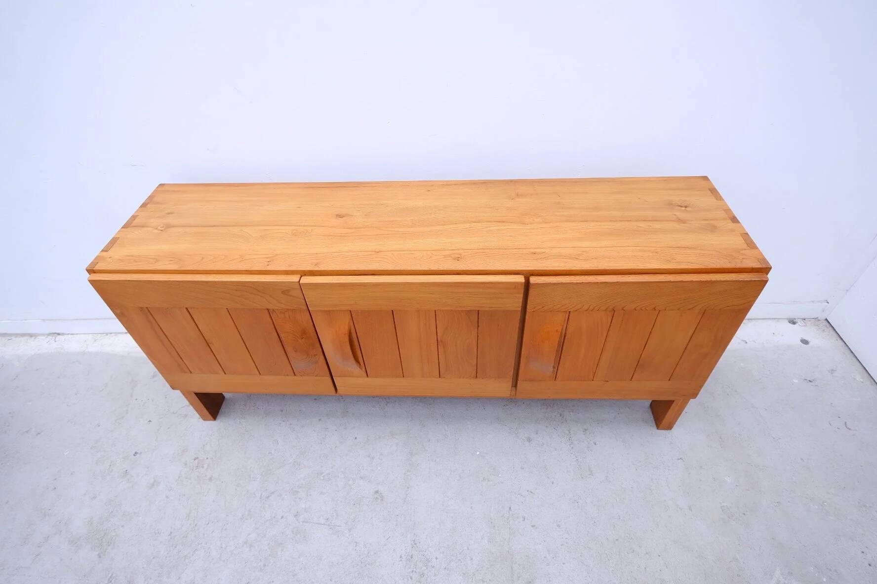 Enfilade Maison Regain en orme massif, France 1970