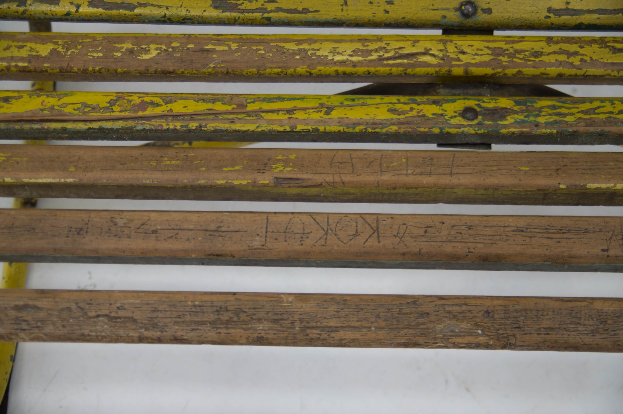 Banc vintage en bois et fer, années 1930
