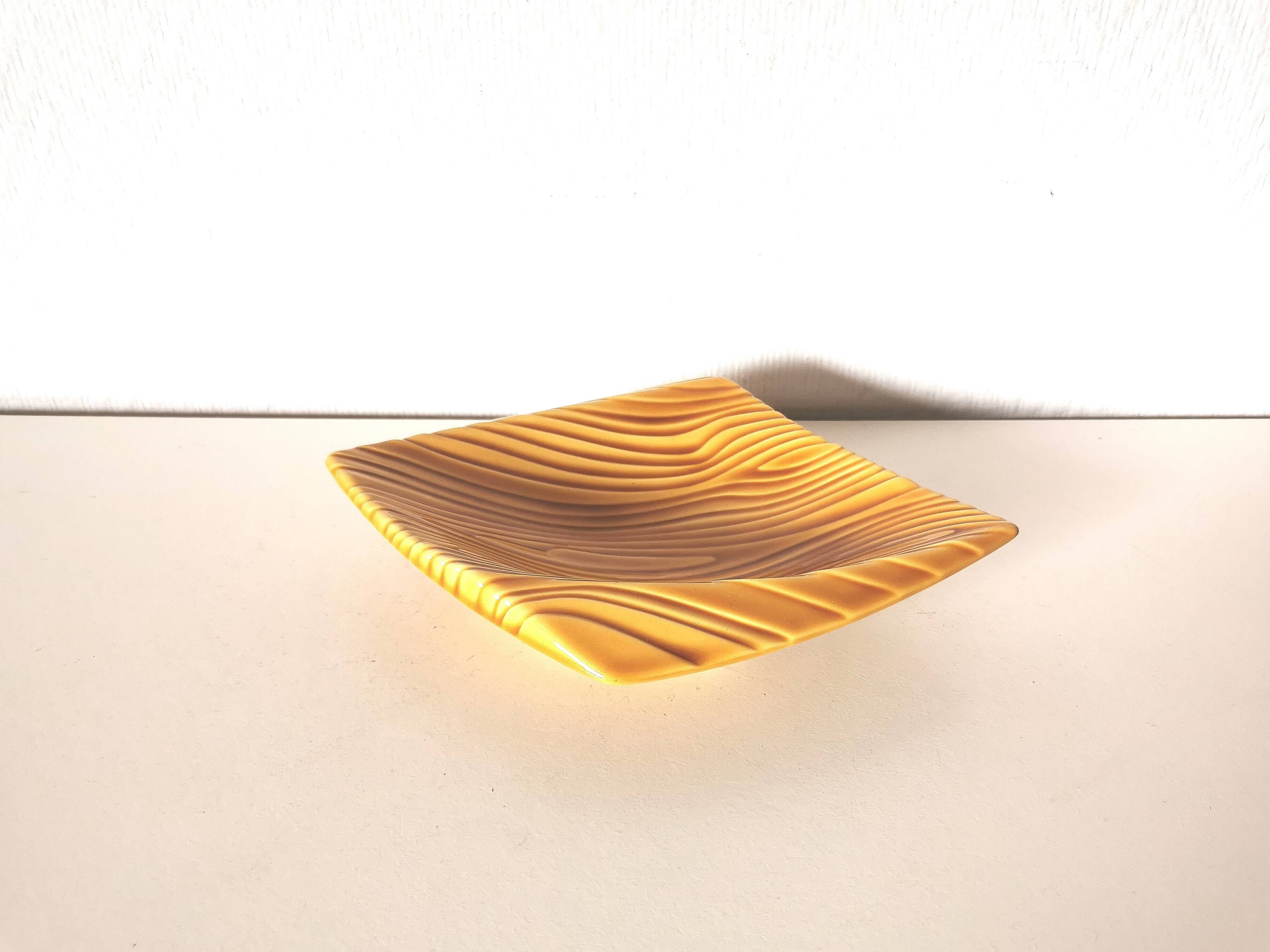 Vallauris yellow wood effect slip pocket emptier