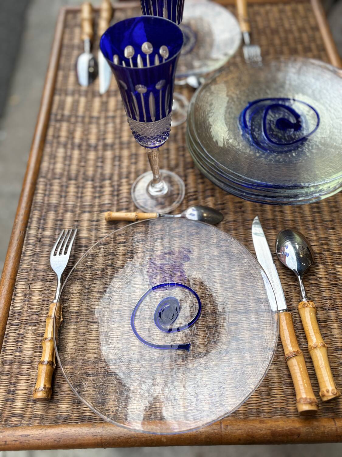 8 vintage blown glass plates with swirl decoration