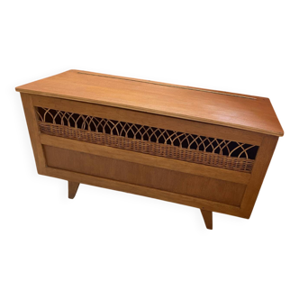 Coffre en bois et rotin