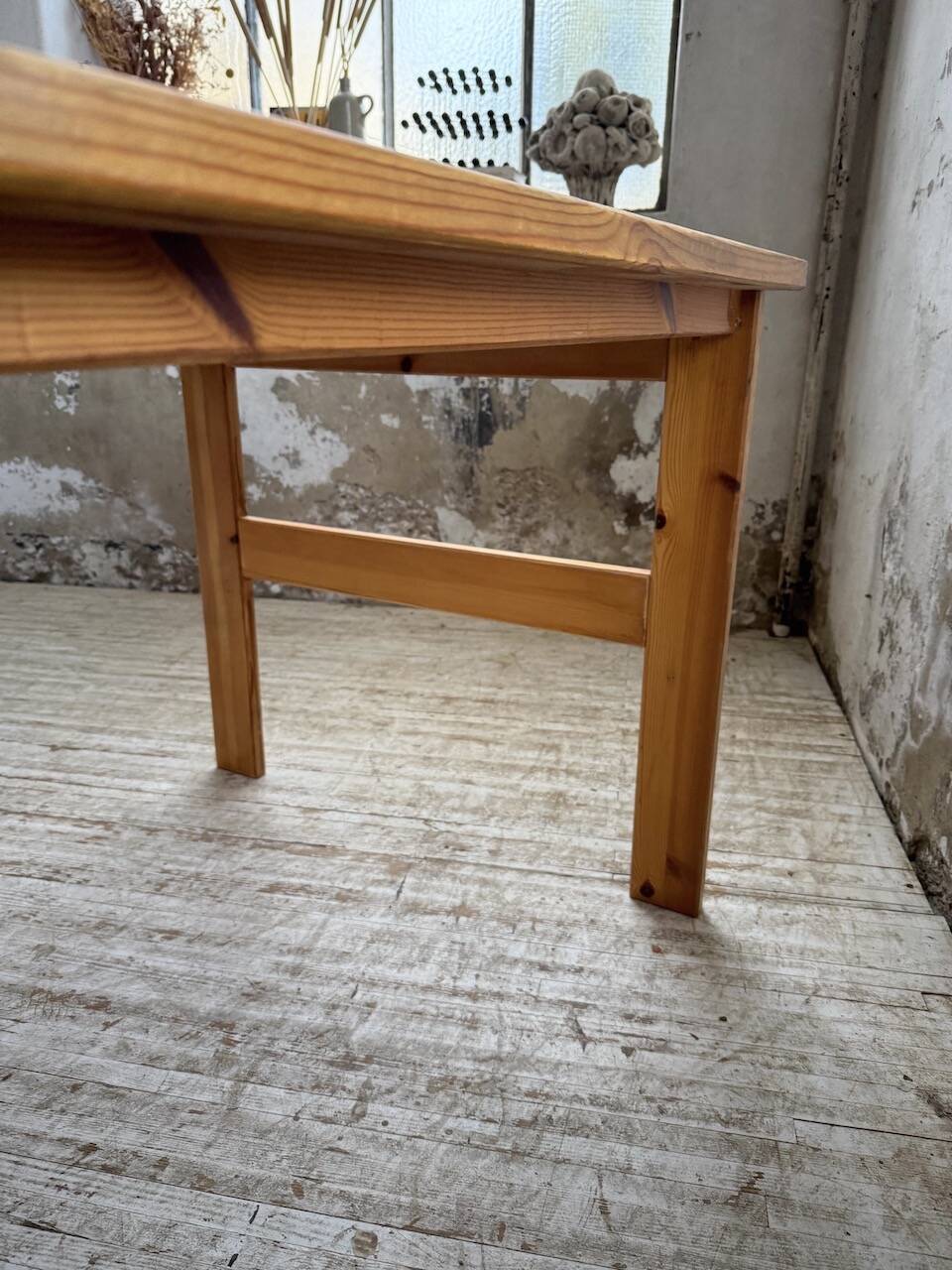 Bureau pin suédois style aperldoon 1970