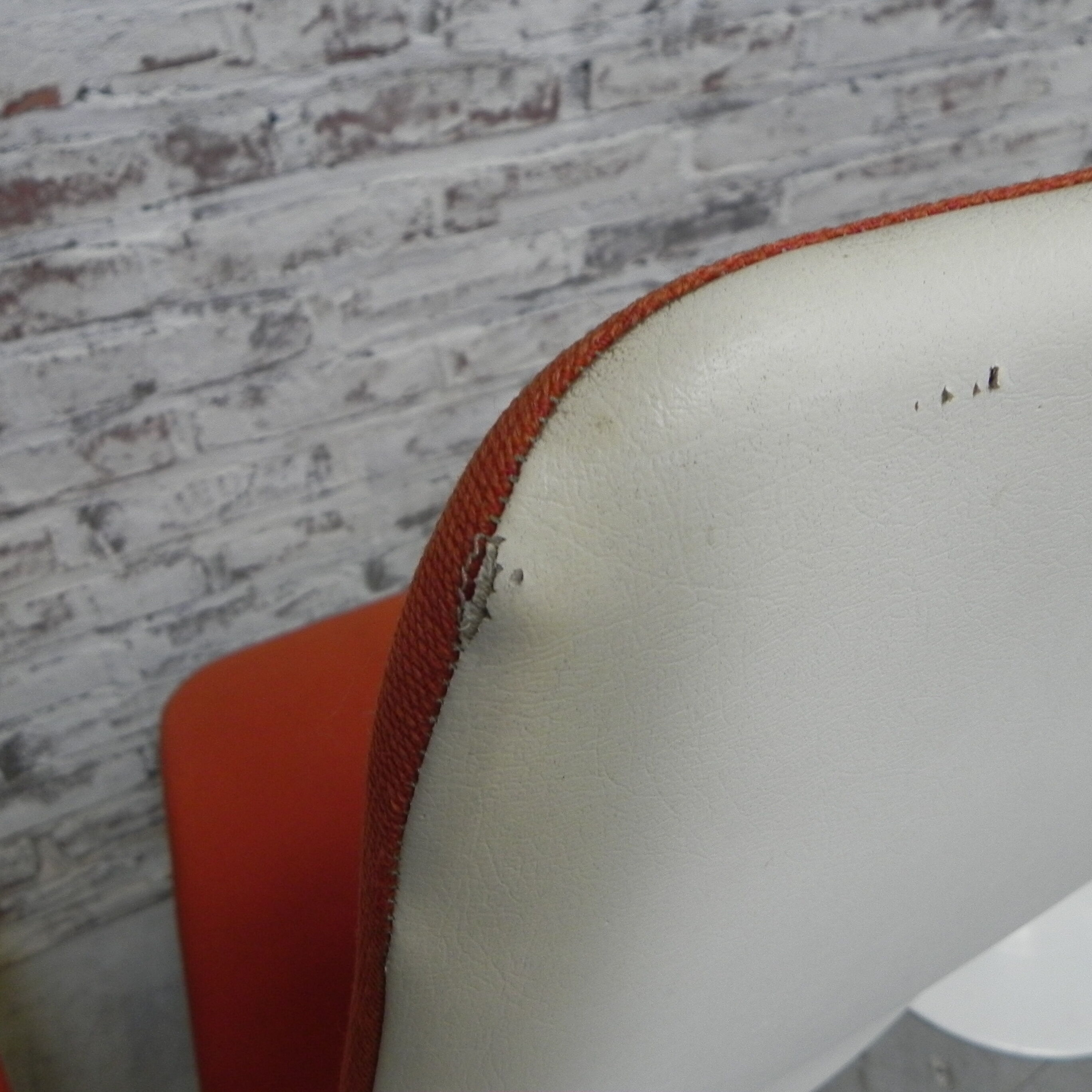 3 Vintage swivel tulip chairs