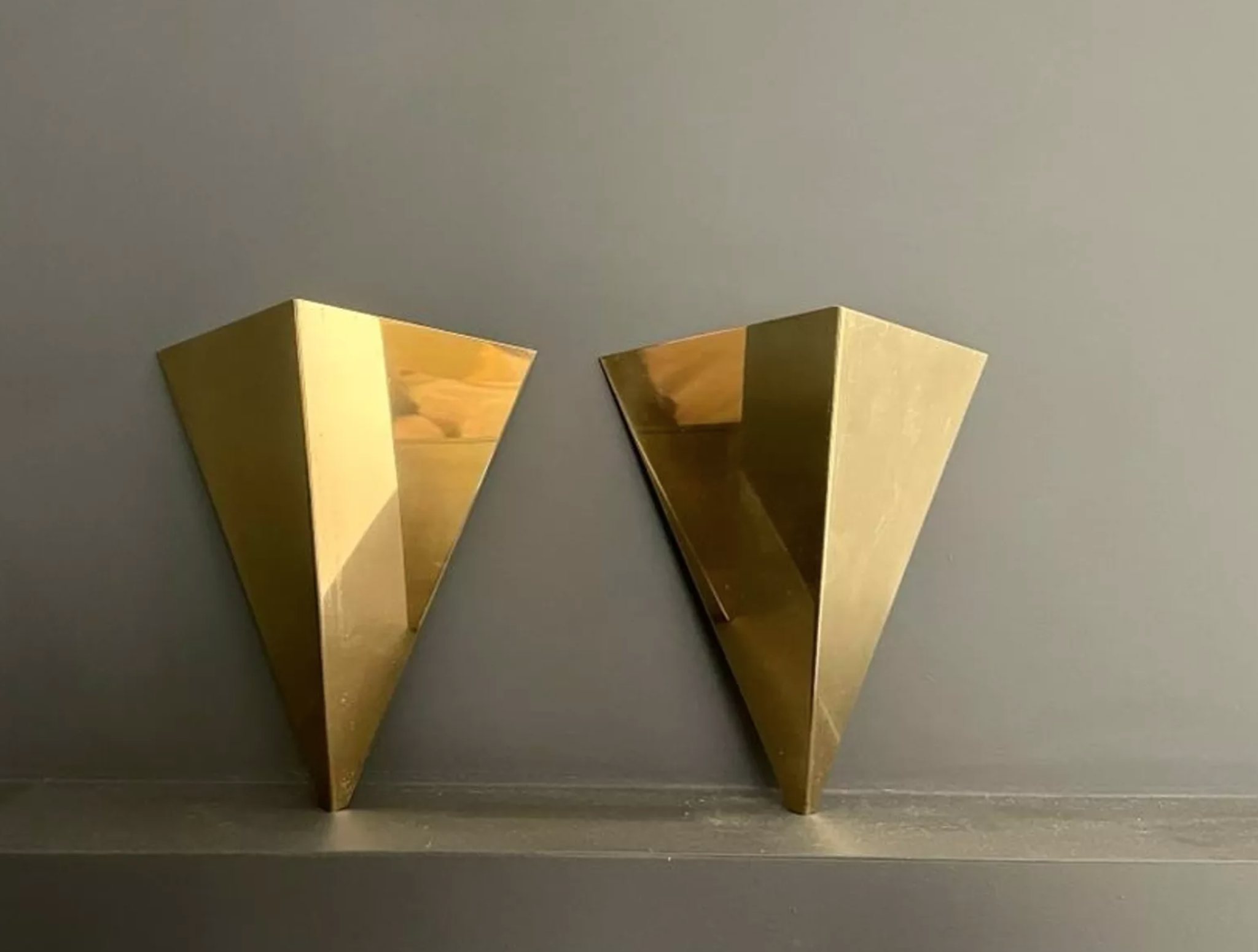 Pair of geometric vintage wall lamps in solid brass, France 1970.
