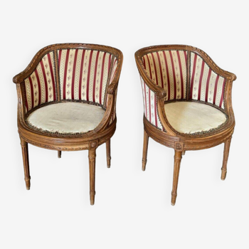 Paire de fauteuils de style Louis XVI fin XIXe en noyer forme corbeille