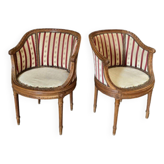 Paire de fauteuils de style Louis XVI fin XIXe en noyer forme corbeille