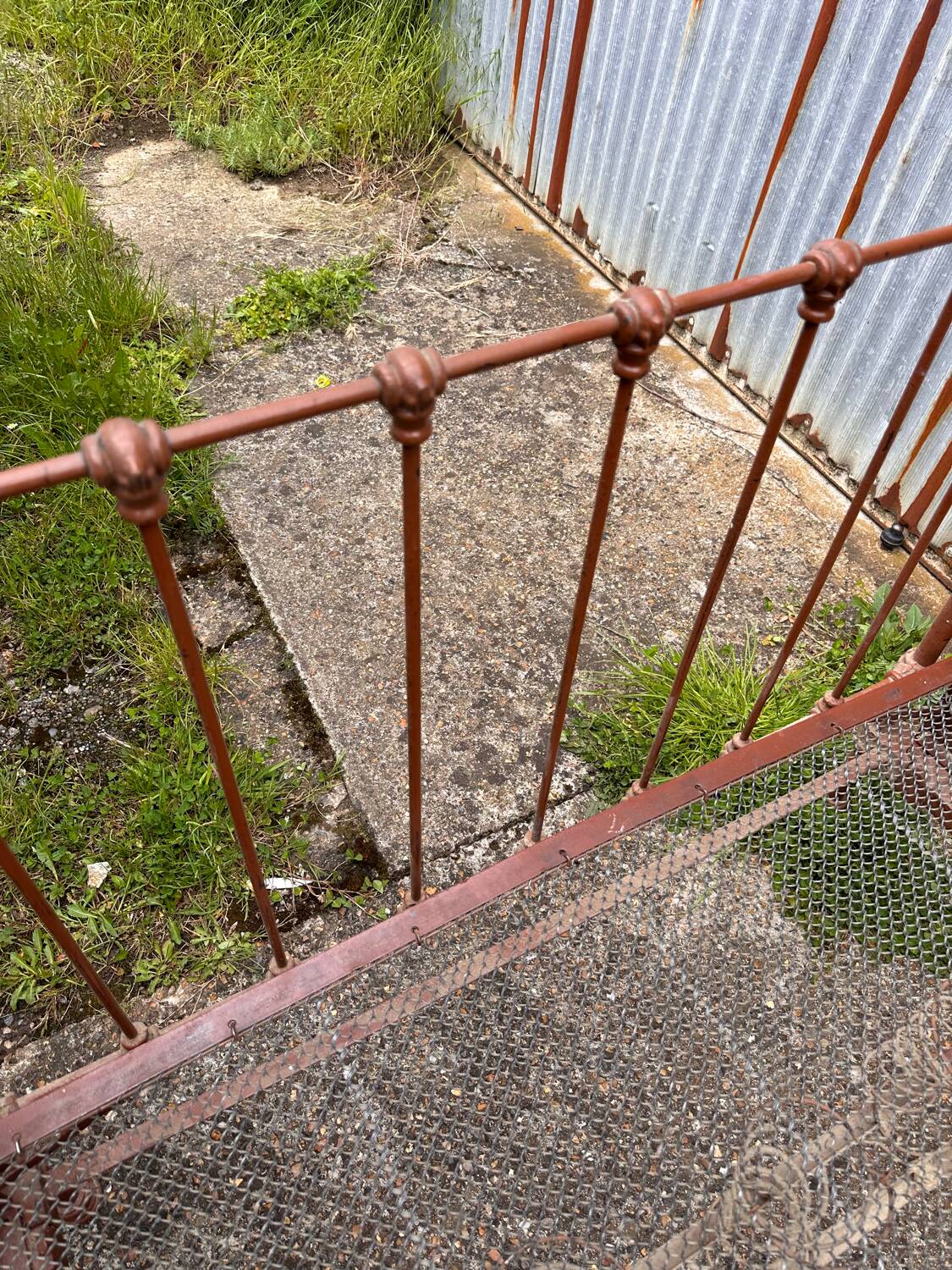 Metal bed with box spring
