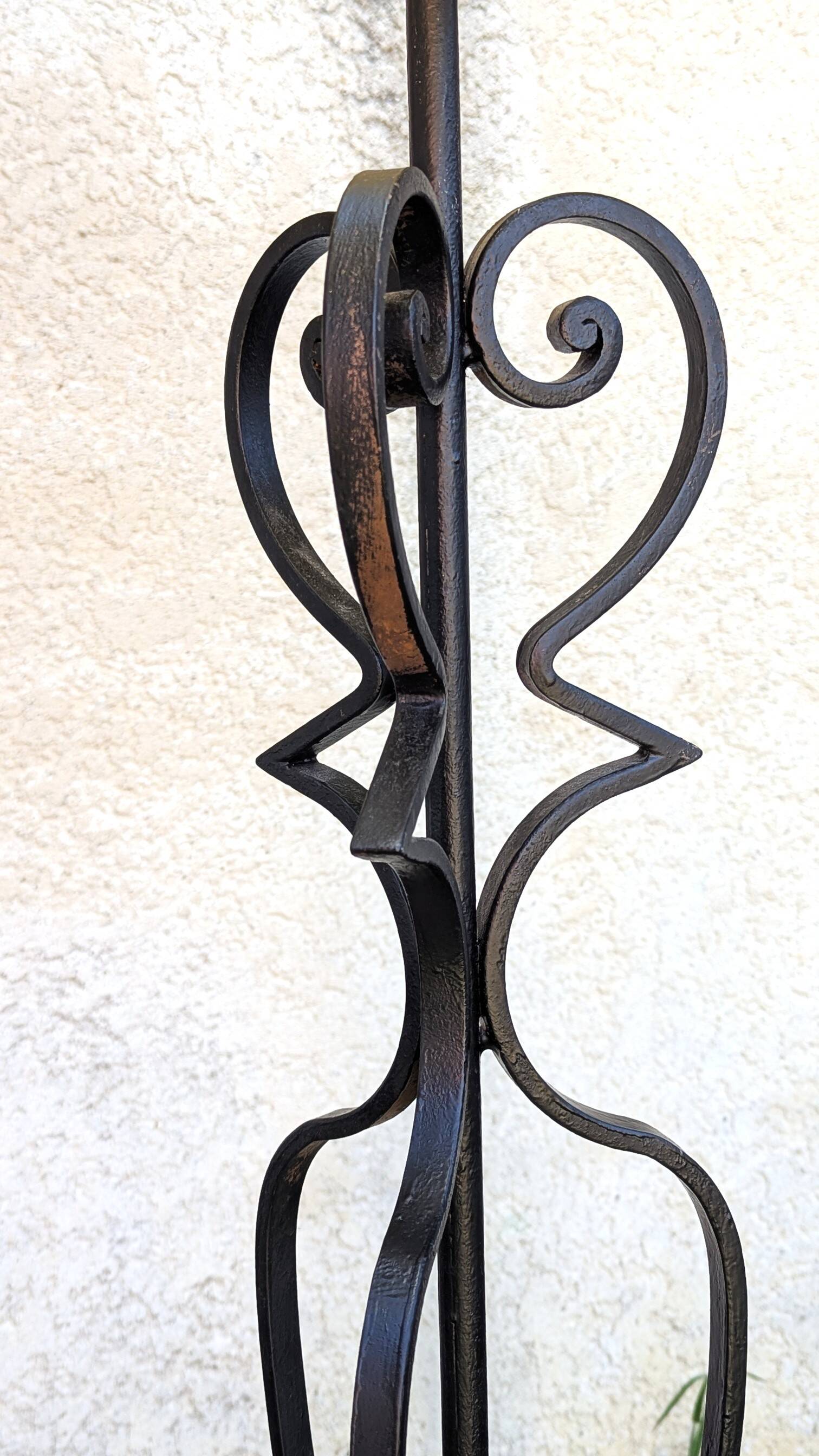Vintage Black Wrought Iron Floor Lamp with Curved Arabesque Shape from the 60s/70s
