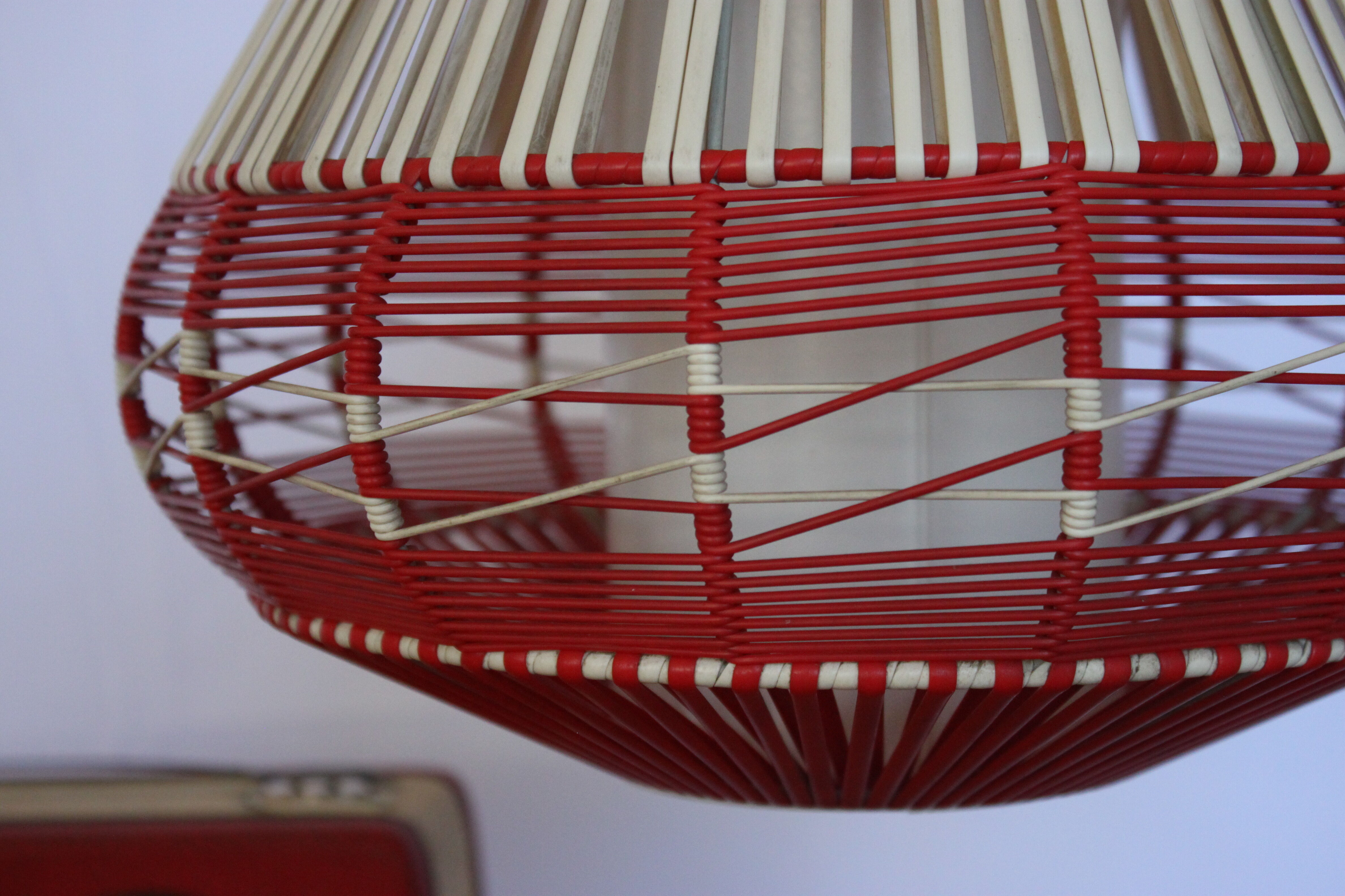 Hanging lampshades scoubidou stretched yarn years 50