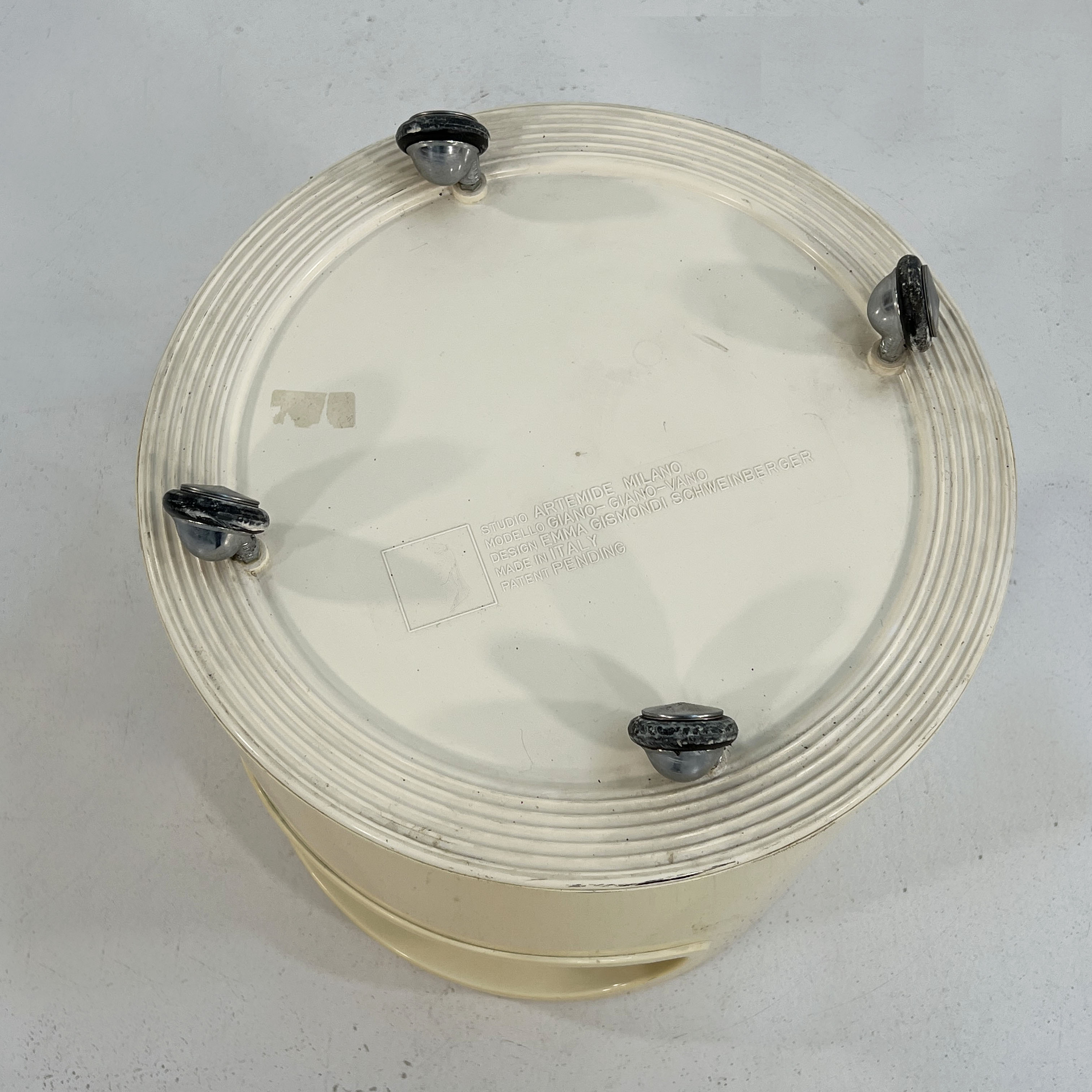 Giano-Giano-Vano white side table by Emma Gismondi Schweinberger for Artemide, 1960Attributed to Anton Bee and Eternit.