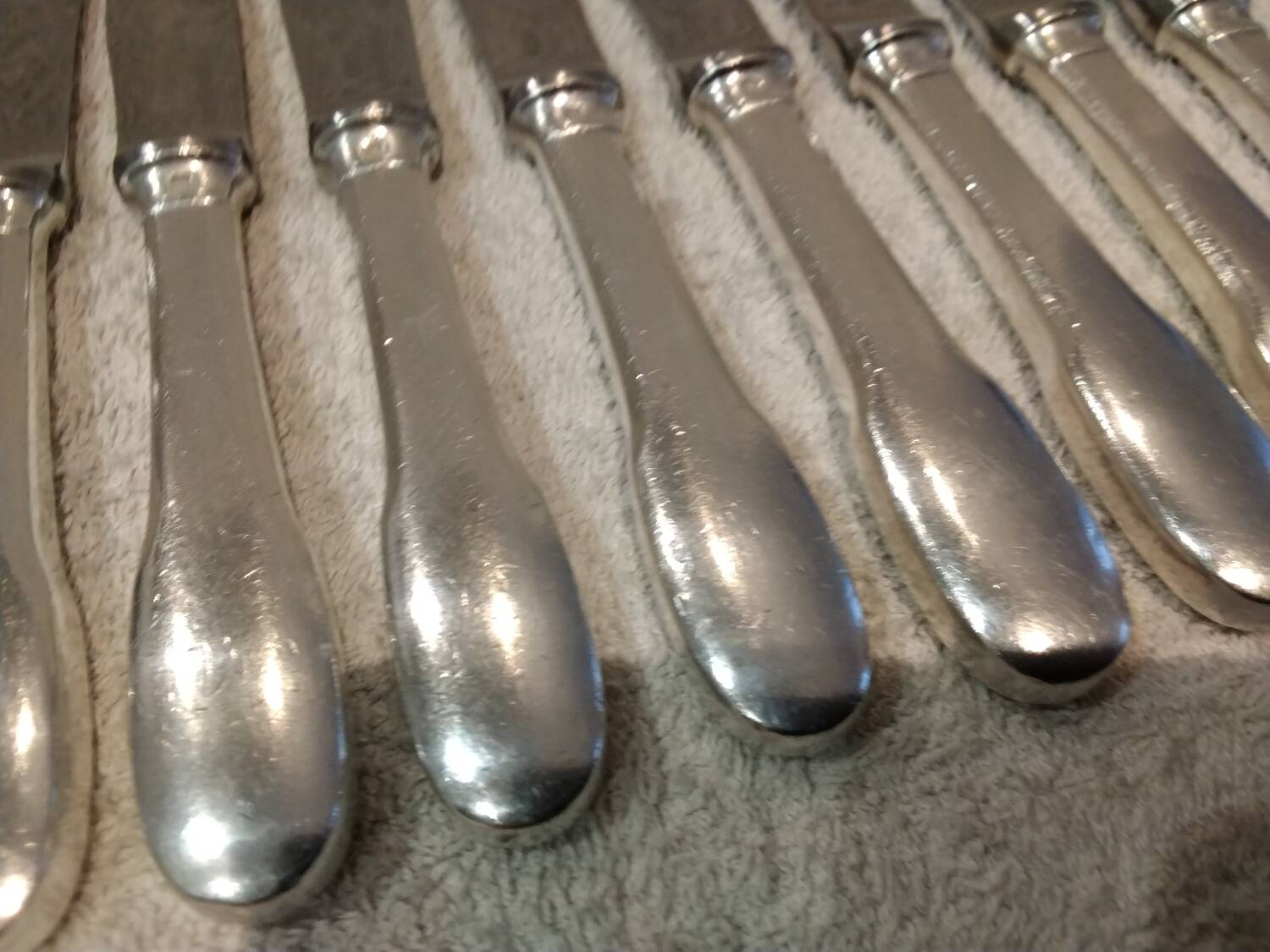 12 silver-plated dessert knives by Christofle Cluny with stripes