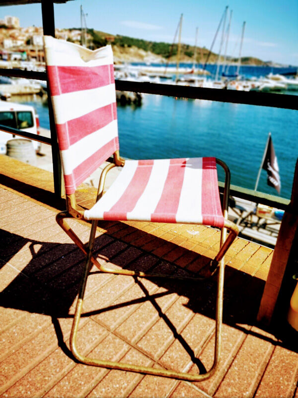 Foldable camping seat