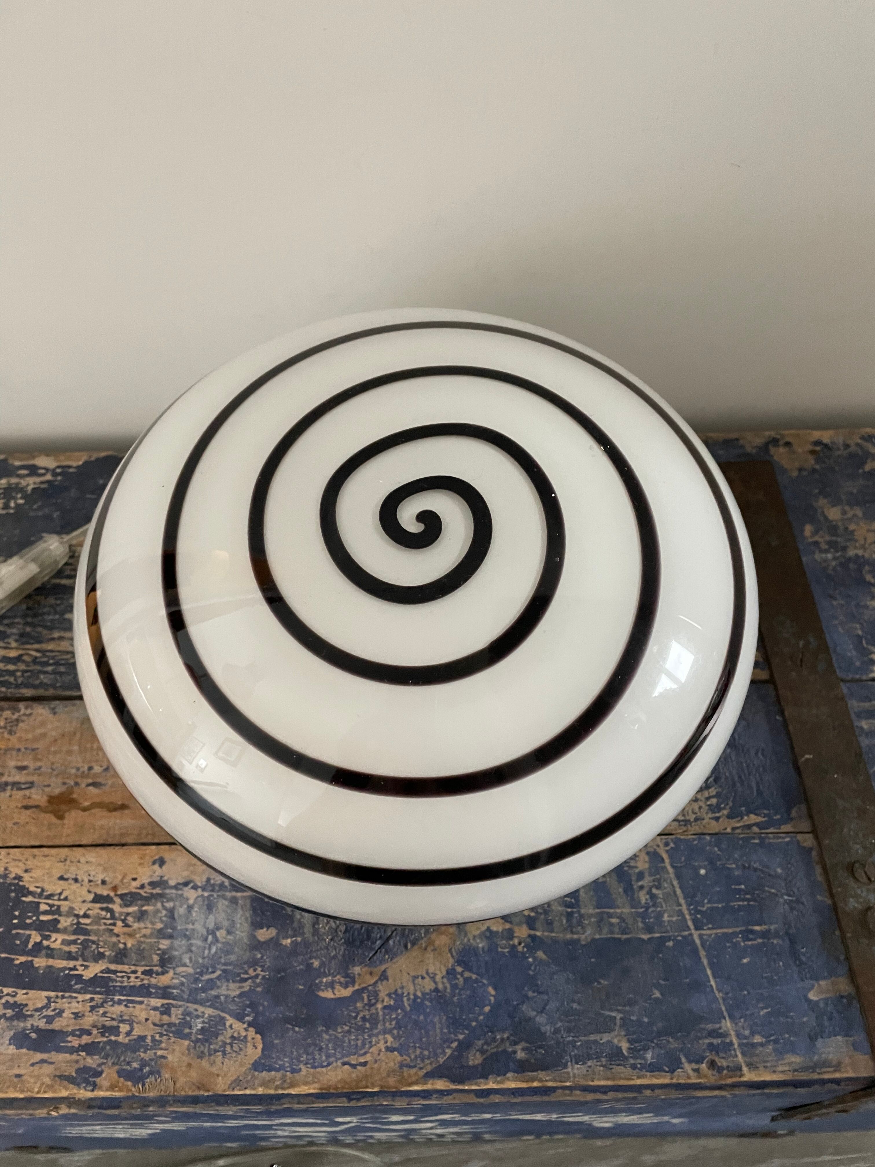 Spiral pattern ball lamp