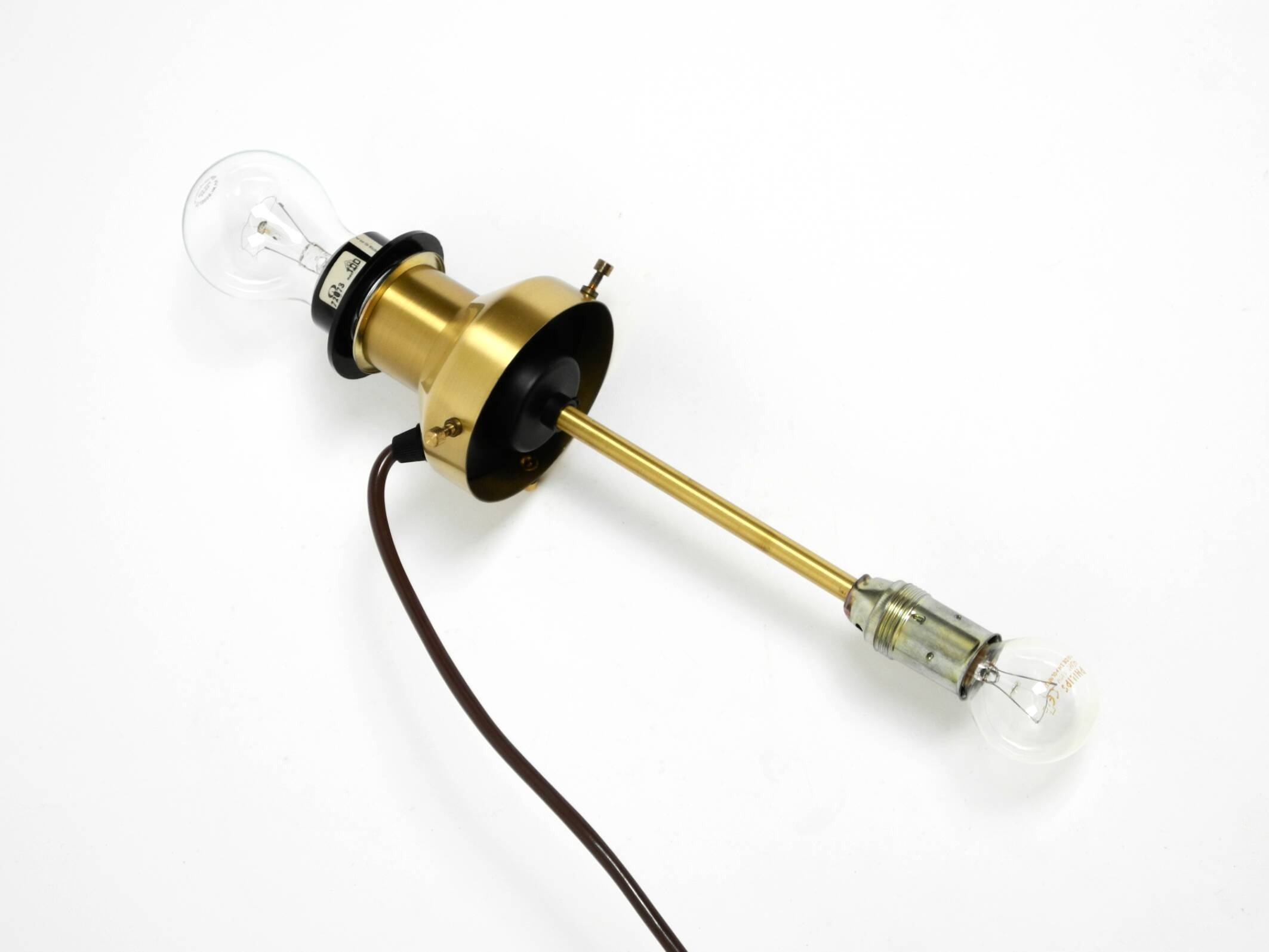 Grande lampe de table Putzler élégante des années 1970 avec corps en verre illuminé.