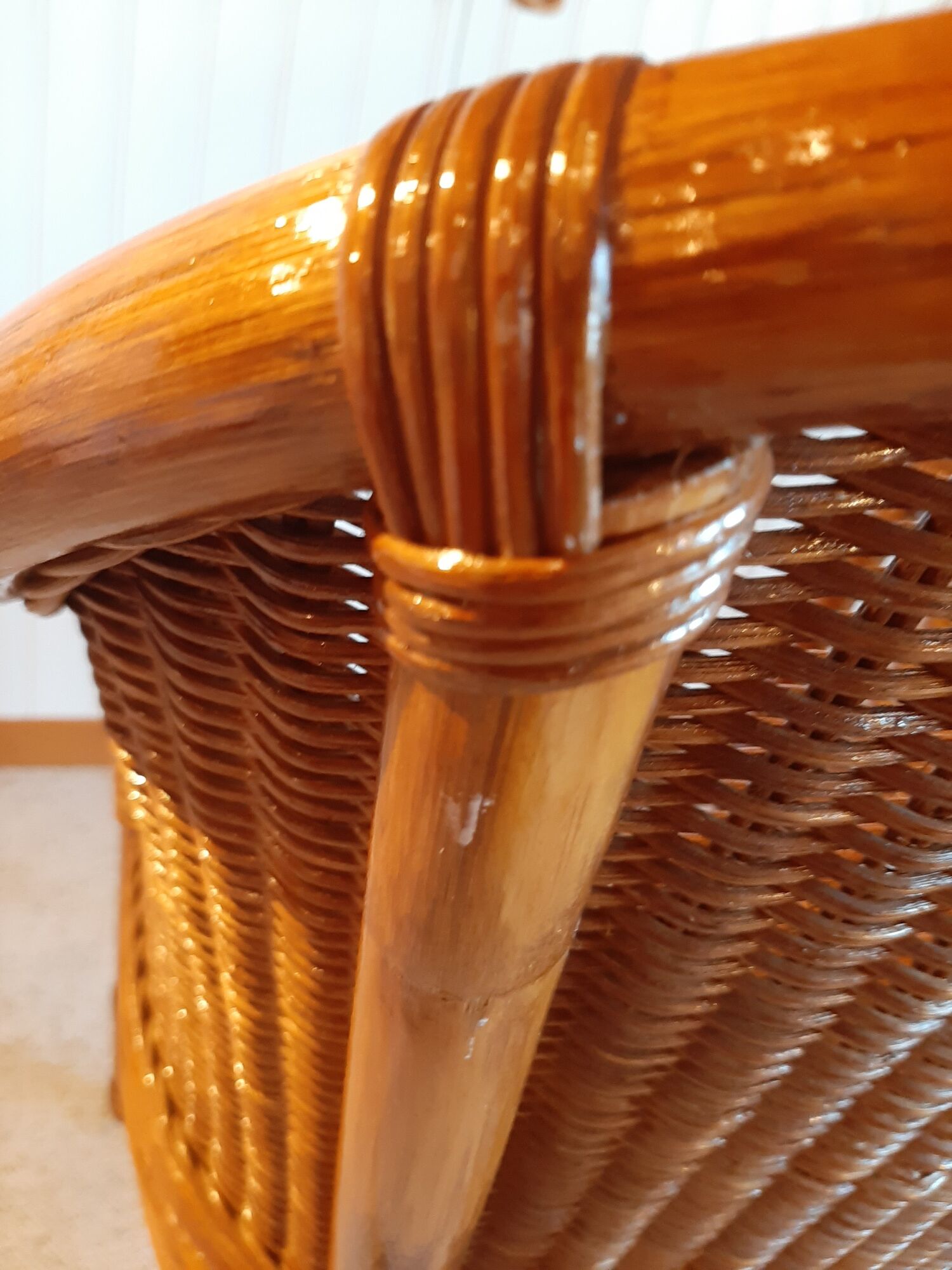 Set of 2 armchairs in adult varnished woven rattan