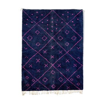 Tapis marocain moderne bleu foncé