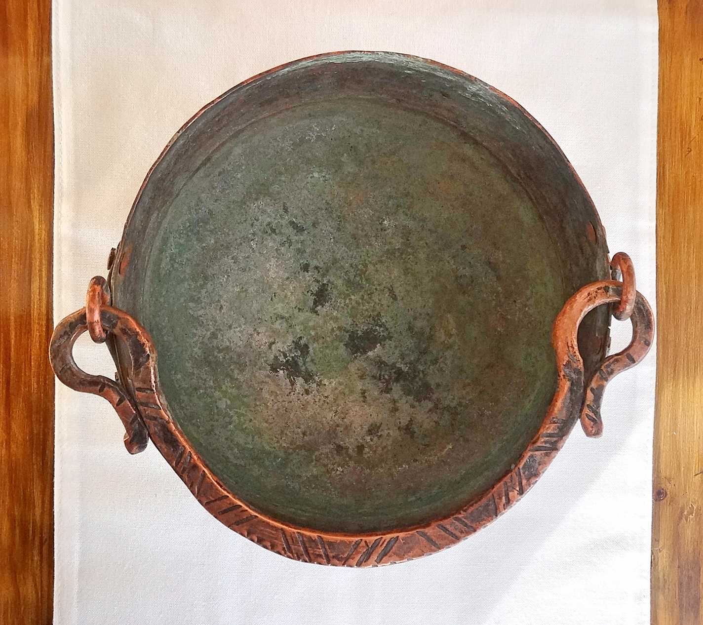 Red copper pot cover on piedouche