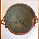 Red copper pot cover on piedouche