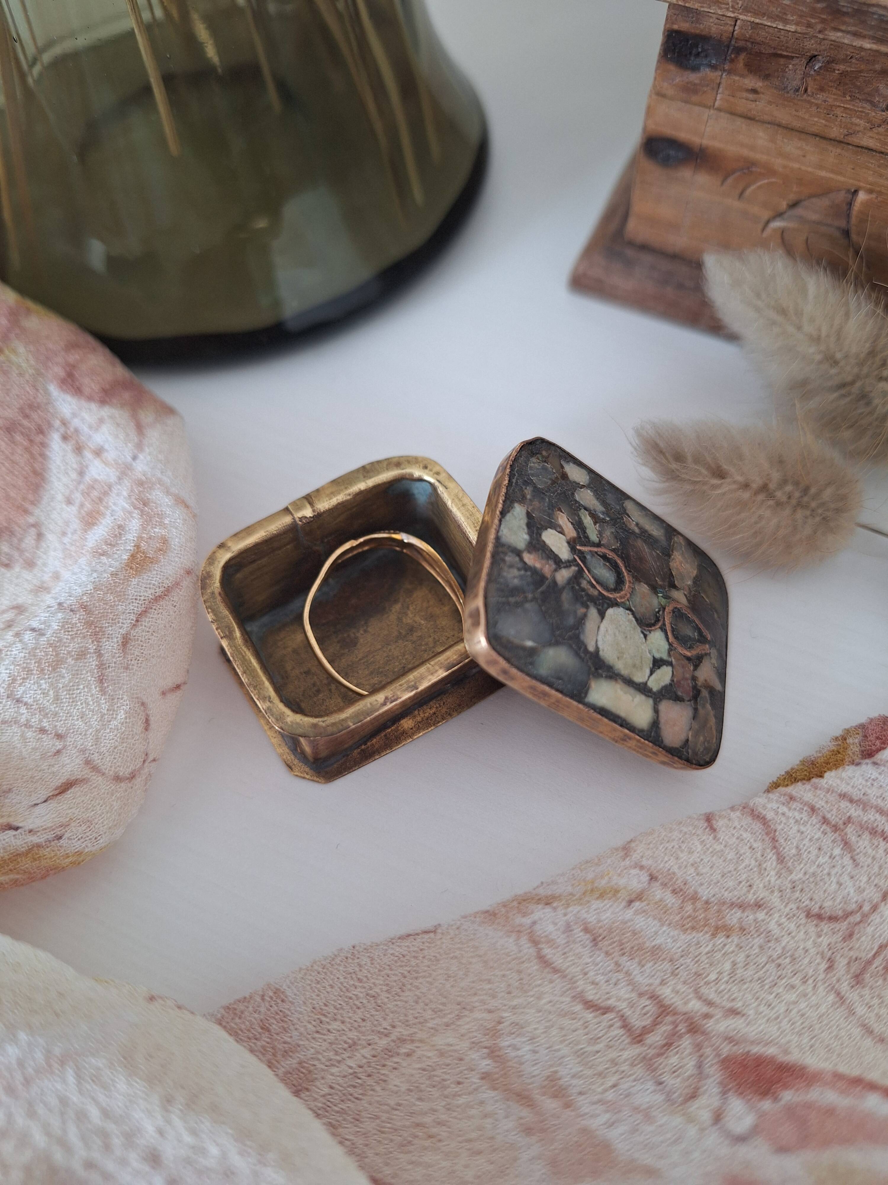 Vintage rectangle ring box