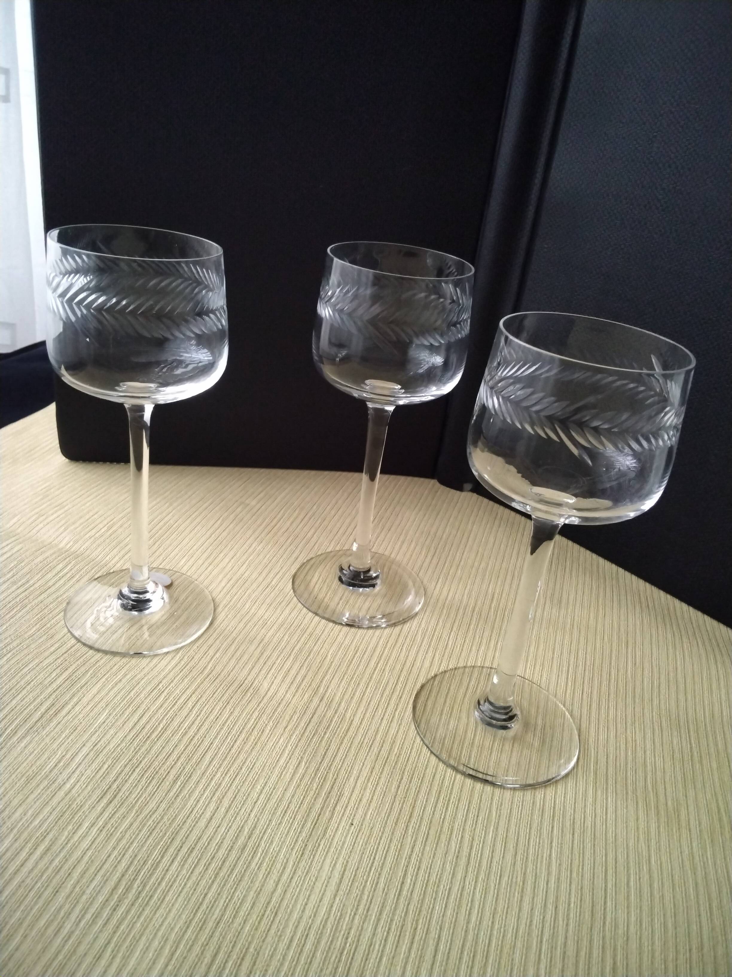 3 cut crystal white or rosé wine glasses