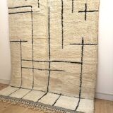 Moroccan Berber carpet Beni Ouarain Ecru with geometric black motifs 3, 04x1, 86m