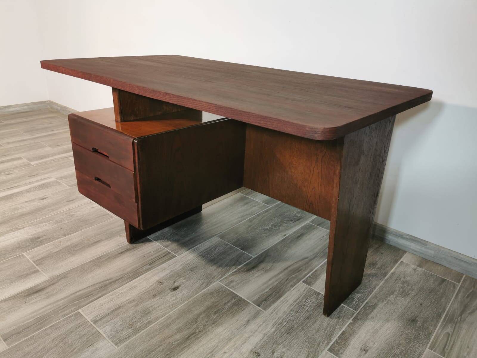 Bureau vintage de Bohumil Landsman