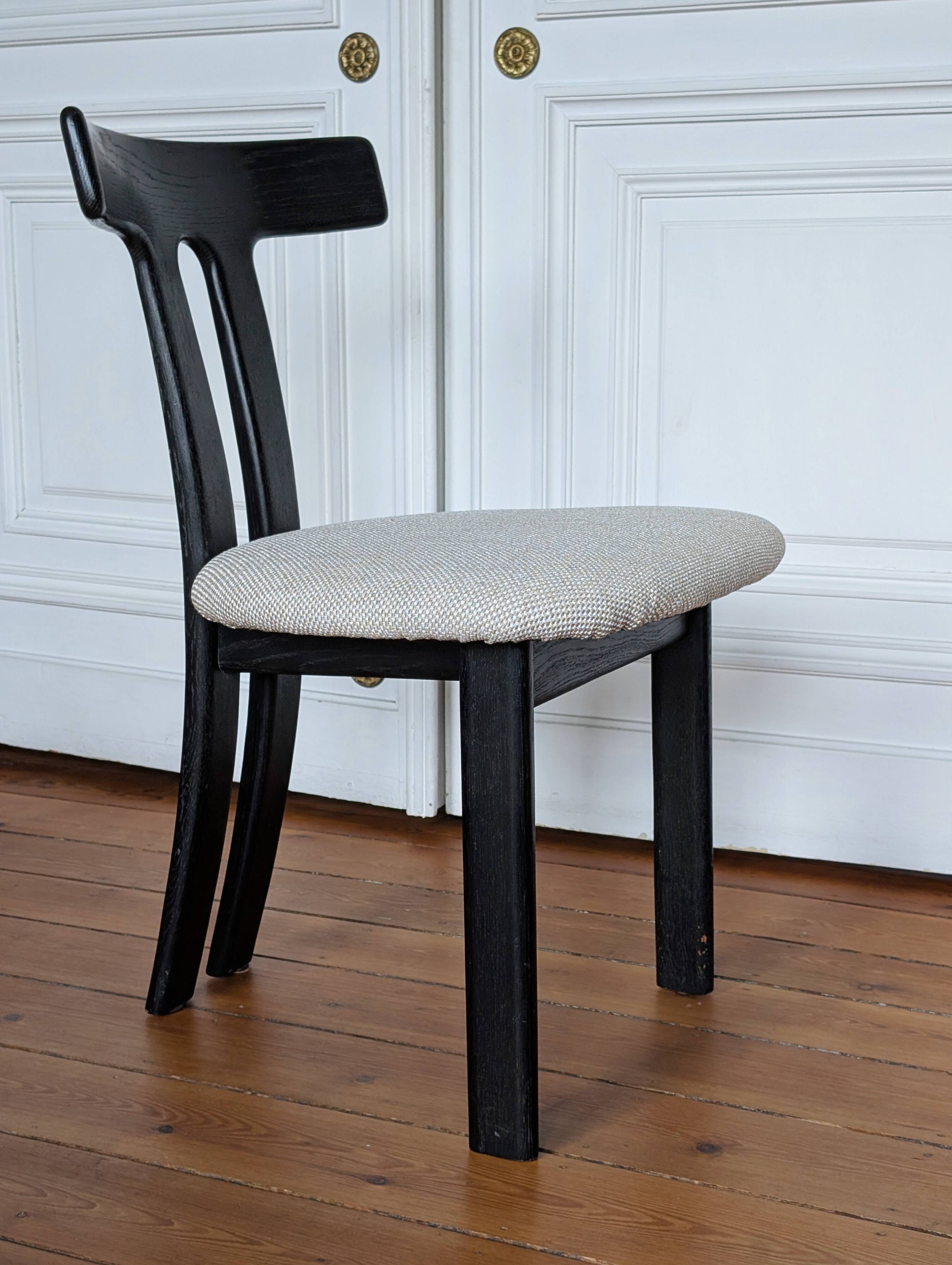 Set of 4 Oak "T-Shape" dining chairs