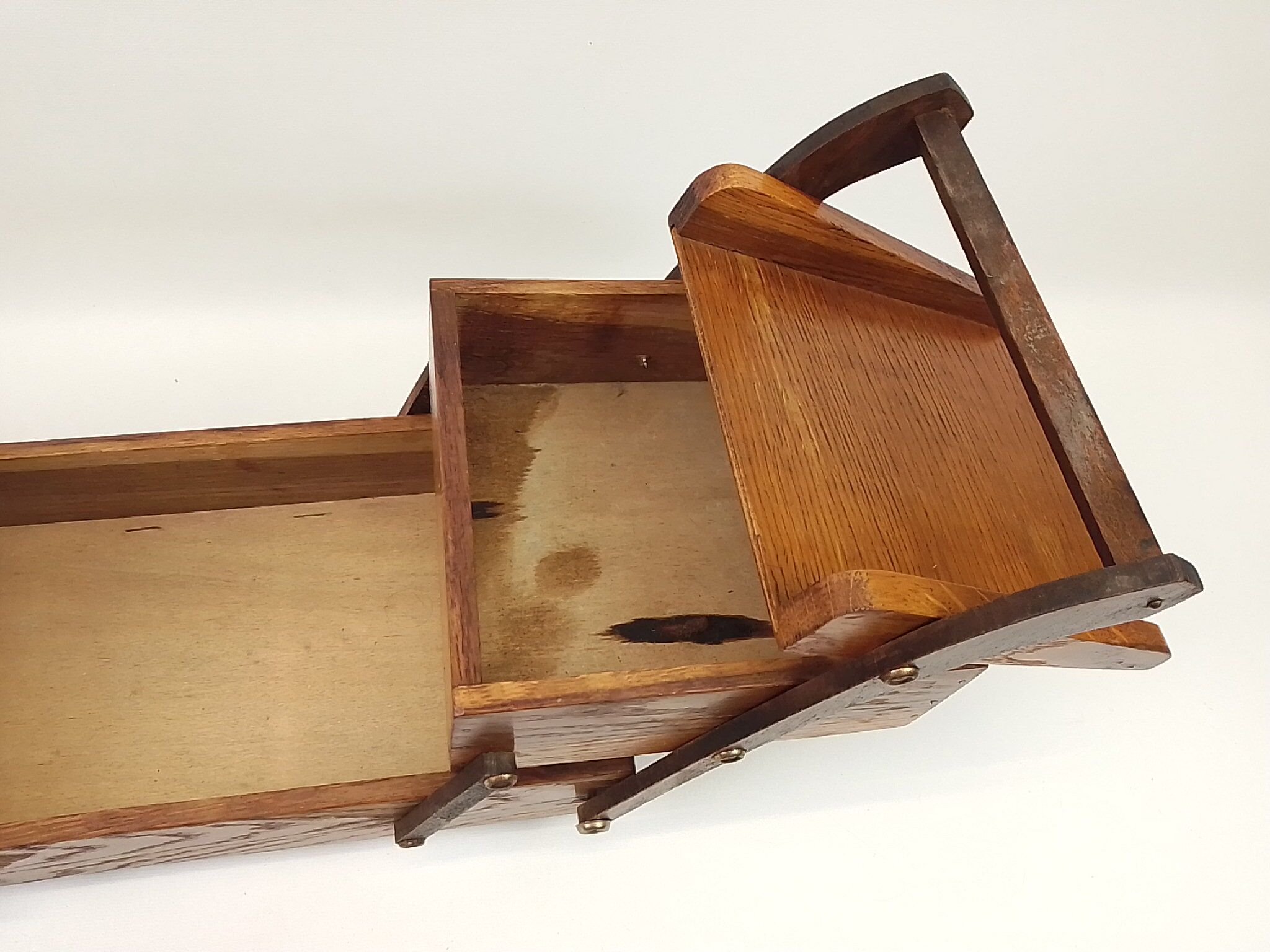 Wooden rust table worker