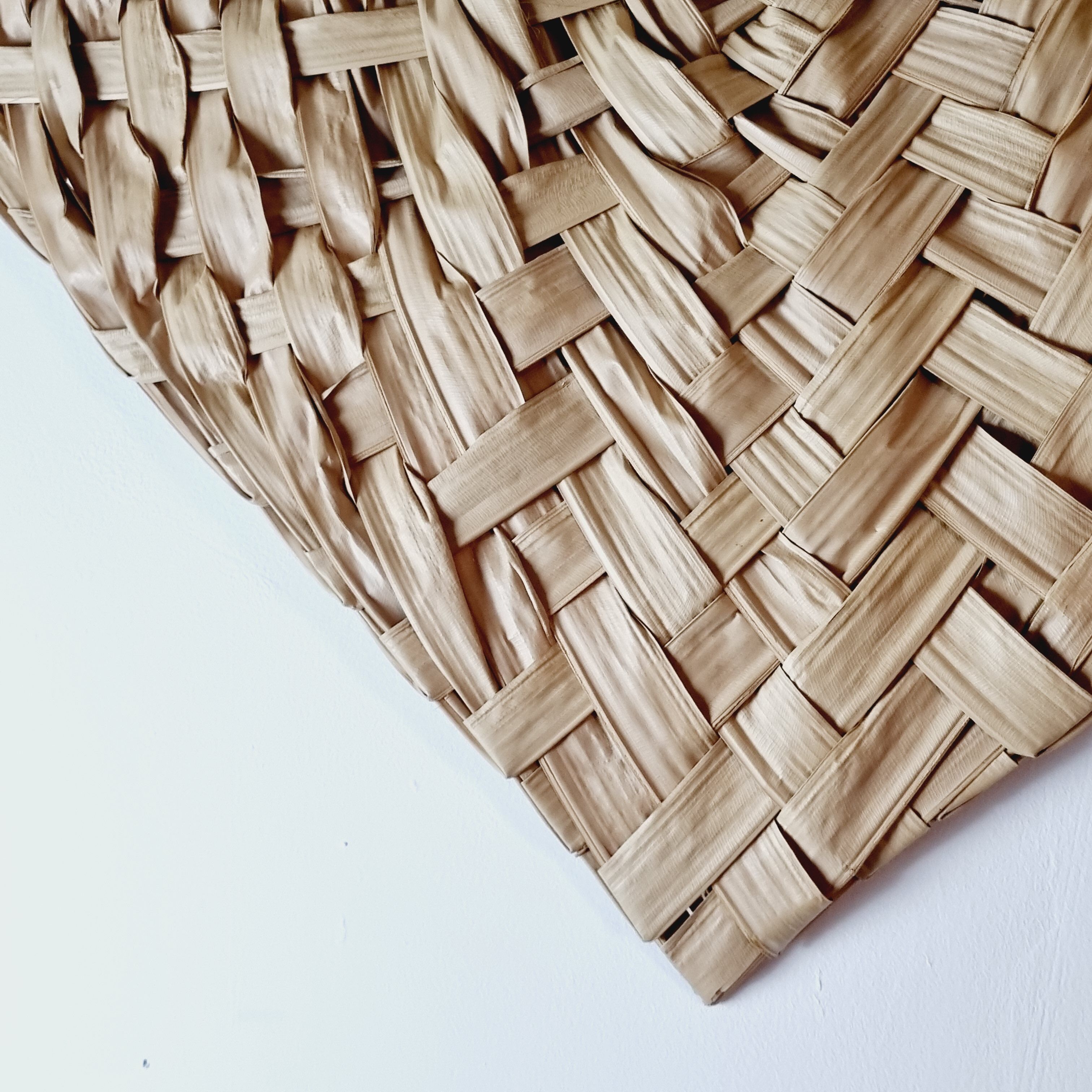 Éventail décoratif en feuilles de palmes vintage