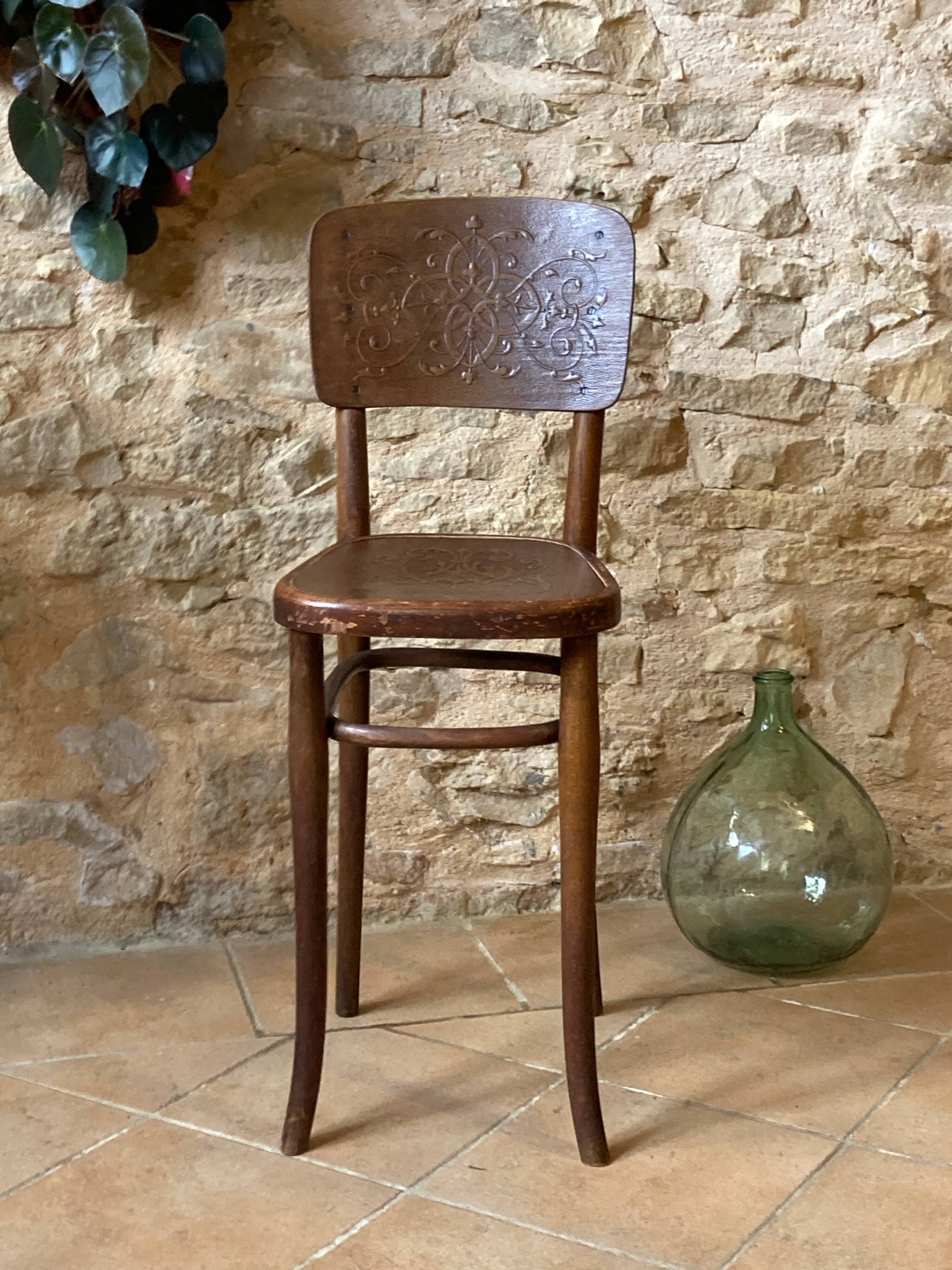 Thonet chair, 1900s-1920s, embossed seat