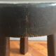 Tabouret tripode bois style Courchevel brutaliste