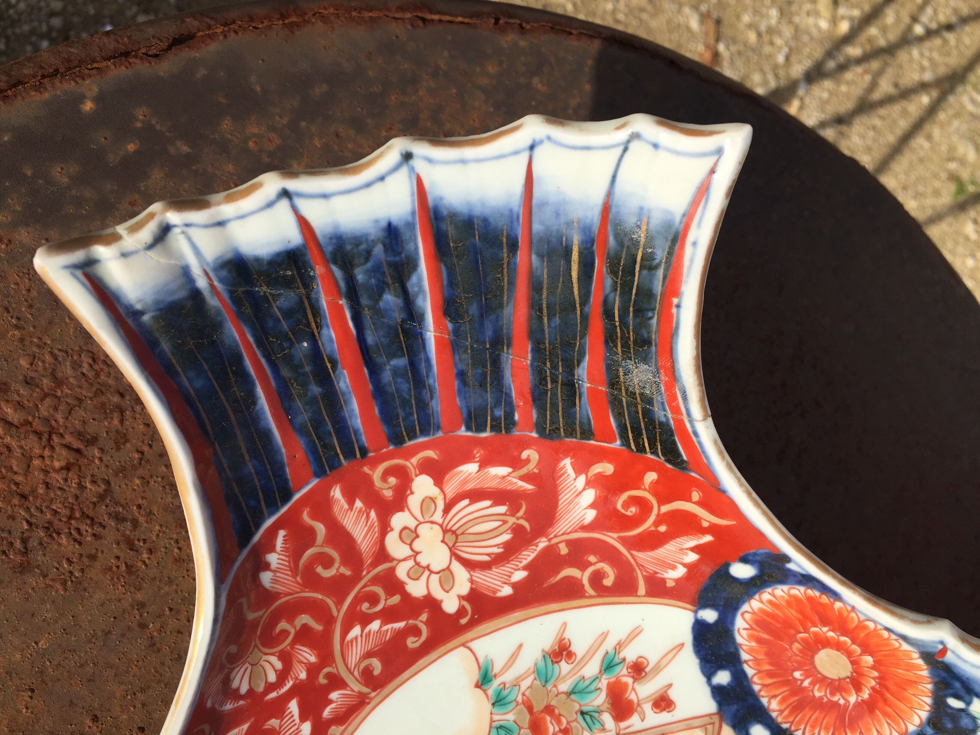 Imari dish in the shape of fish 41 x 26cm