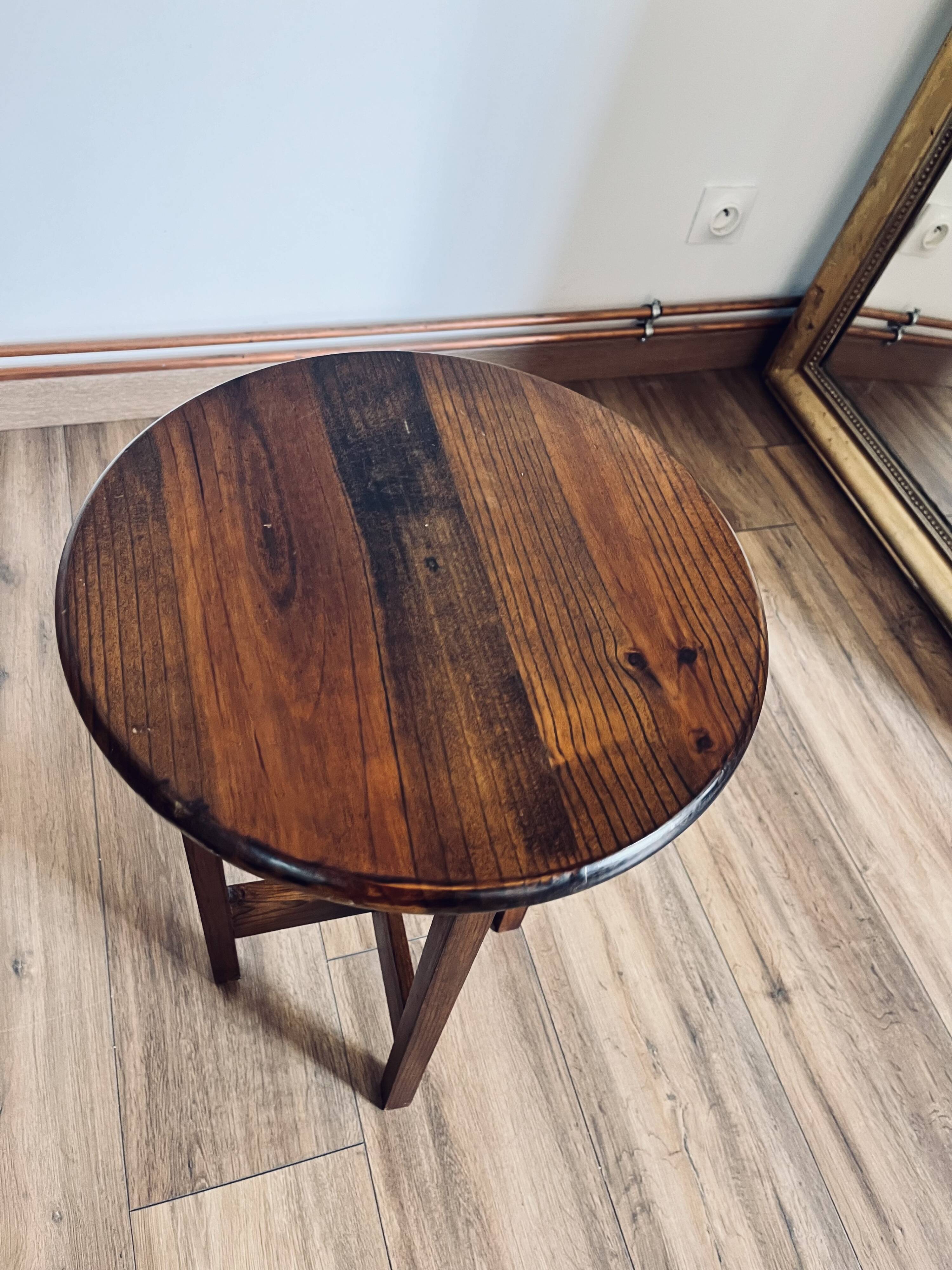 Wooden pedestal table