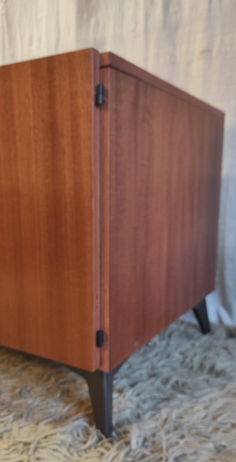 Modernist teak sideboard - 60s/70s