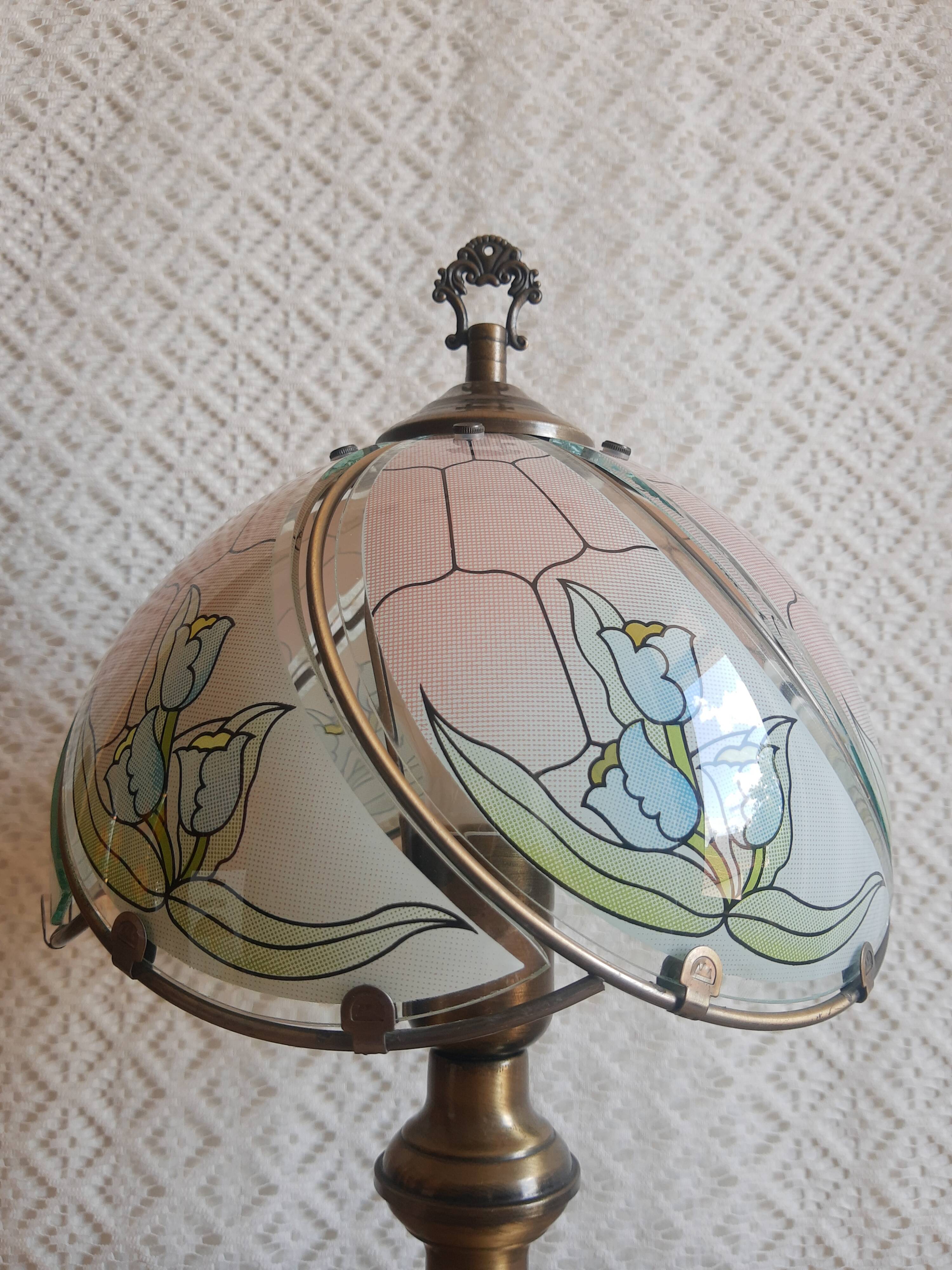 Lamp style tiffany vintage floral pattern