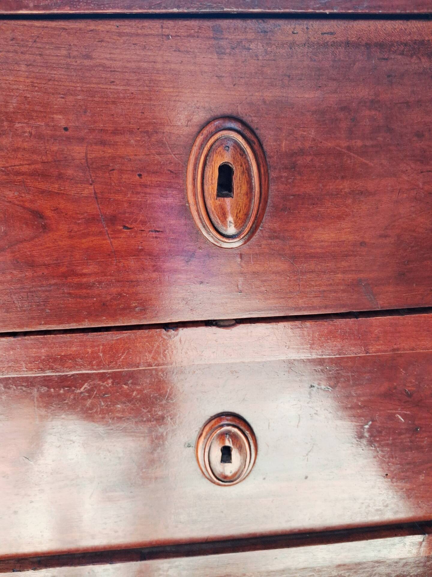 Mahogany chest of drawers