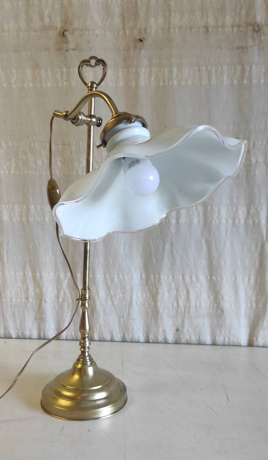 Articulated table lamp in brass and opaline - mid 20th century.