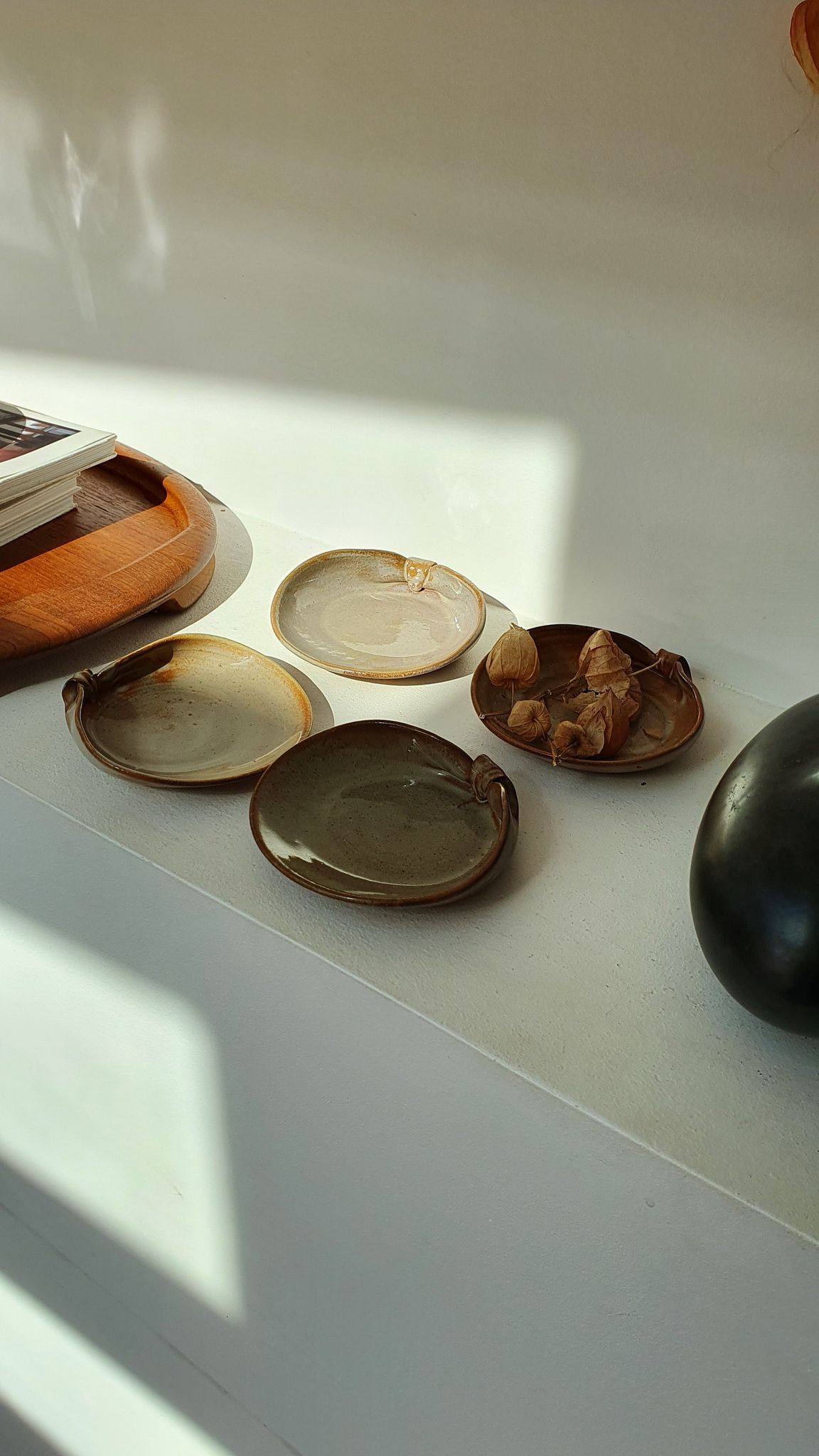 6 enamelled sandstone cups