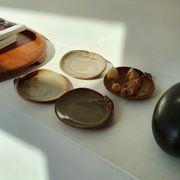 6 enamelled sandstone cups