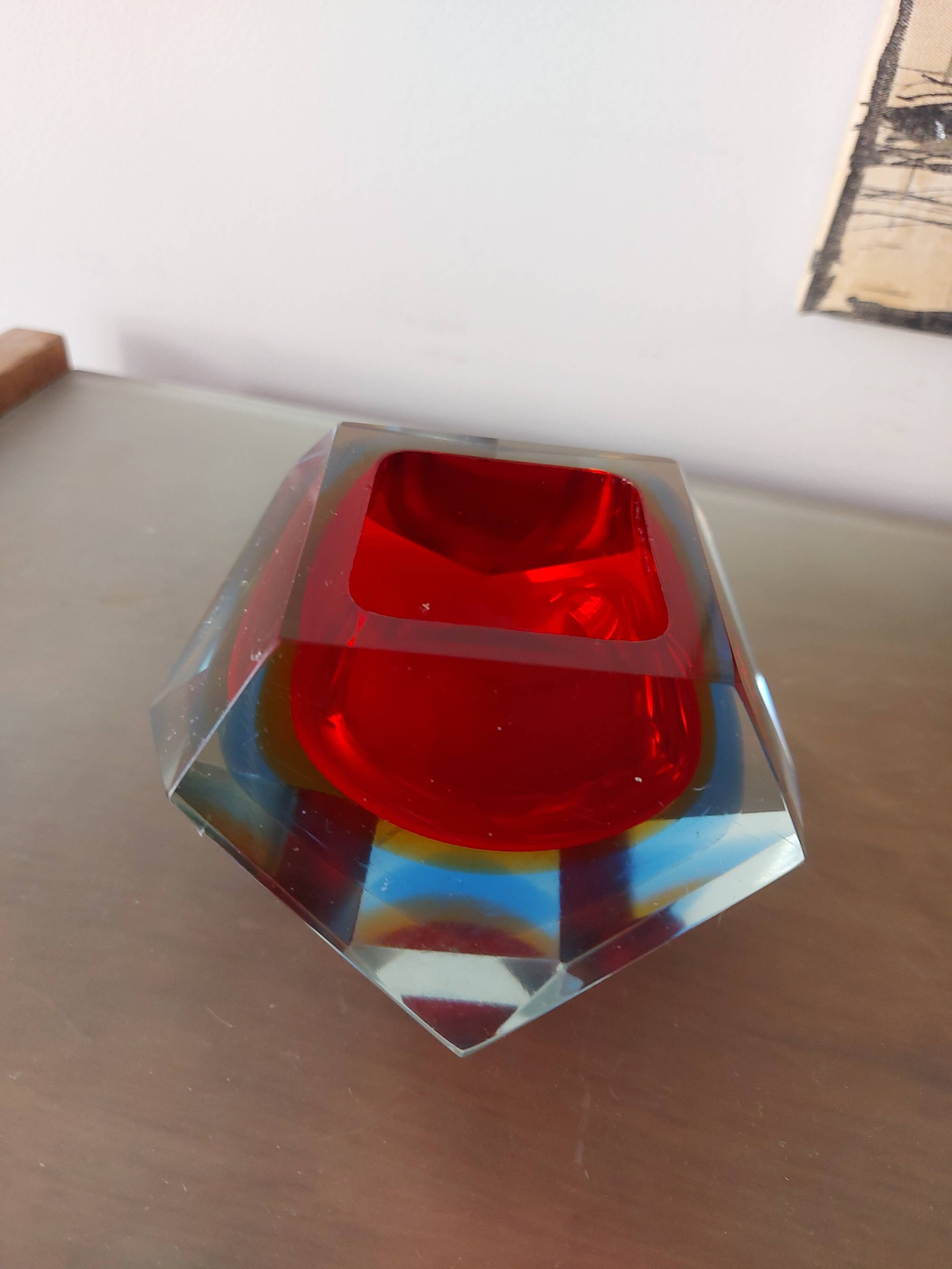 Empty pocket in Murano glass