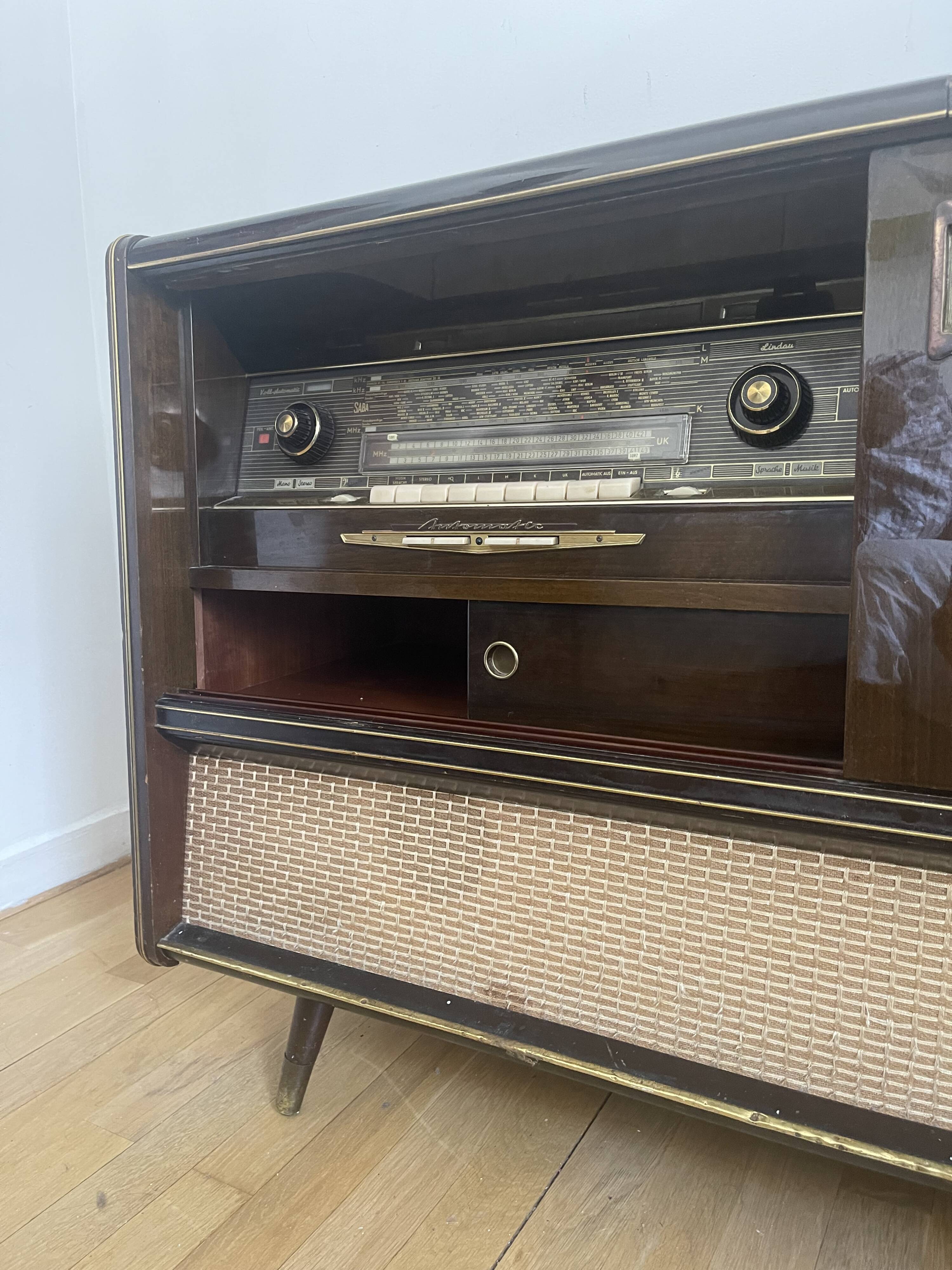 Radio cabinet/record player from the 50s/60s