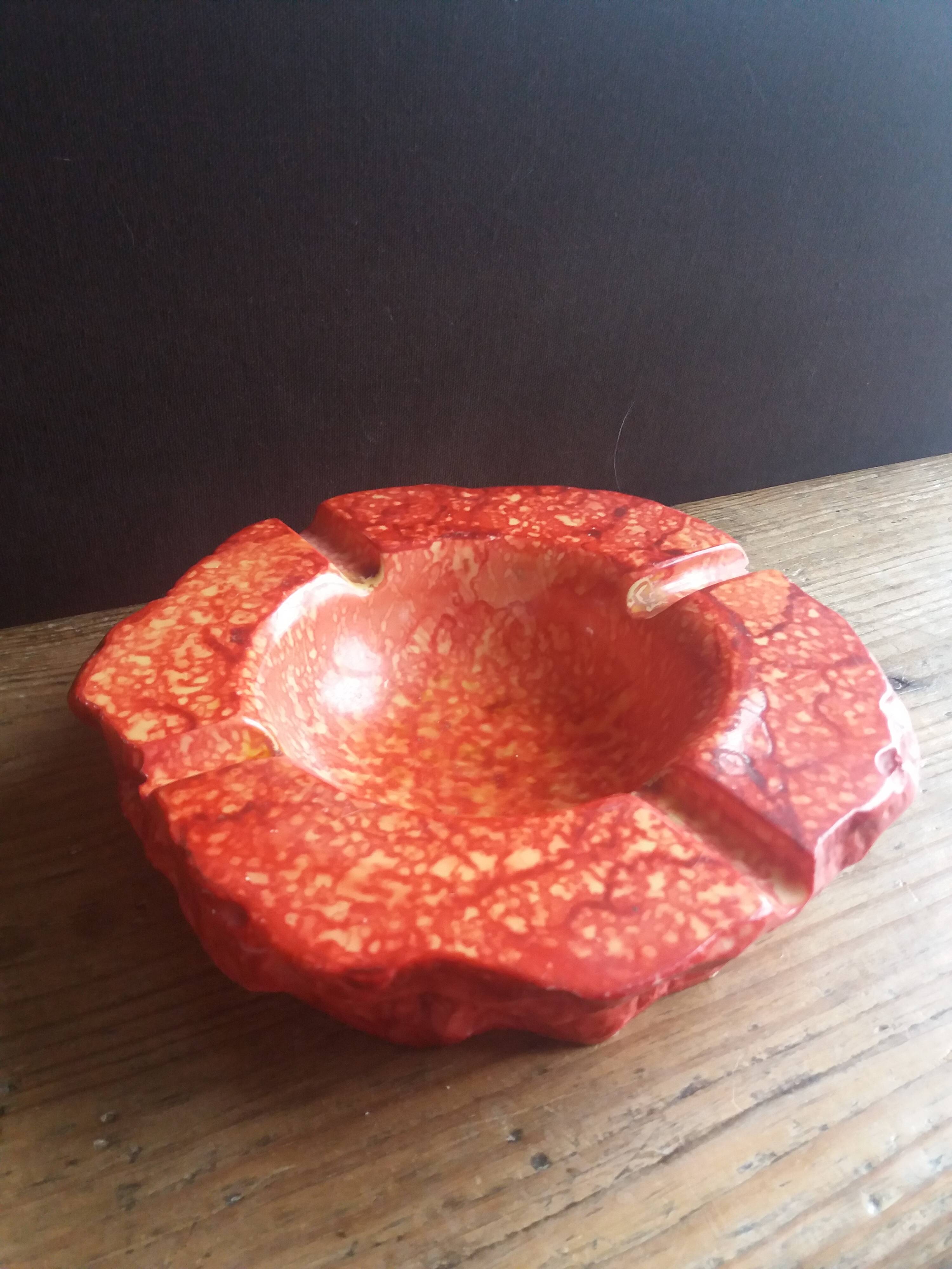 Cendrier albatre rouge