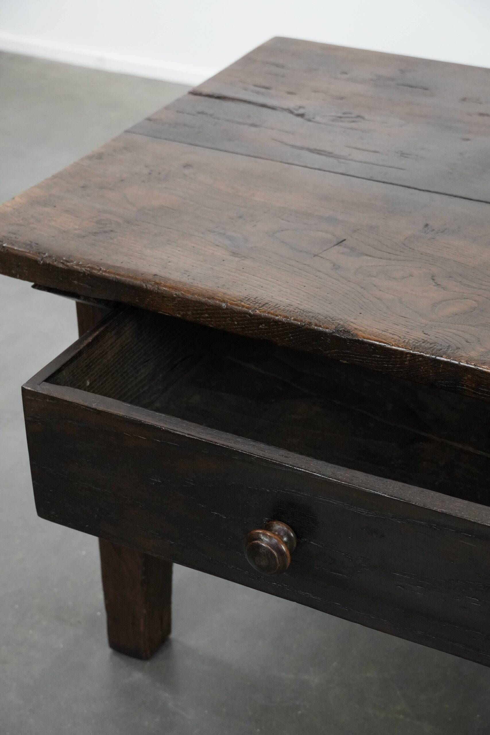 Antique 18th-century Southern European coffee table made of chestnut wood