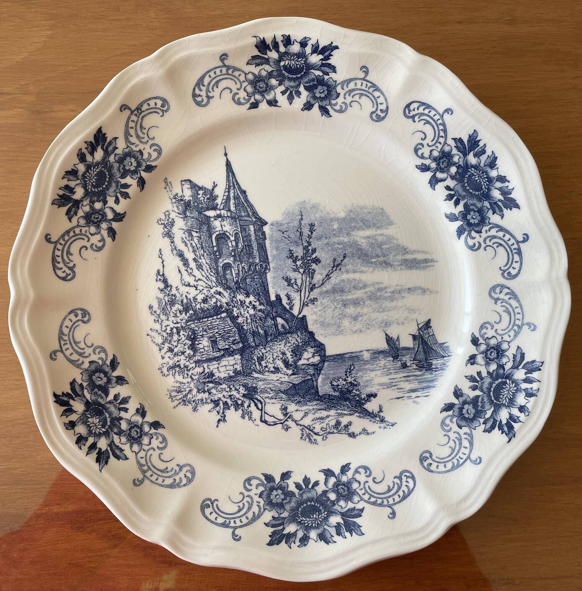 6 large flat antique plates in Sarreguemines earthenware