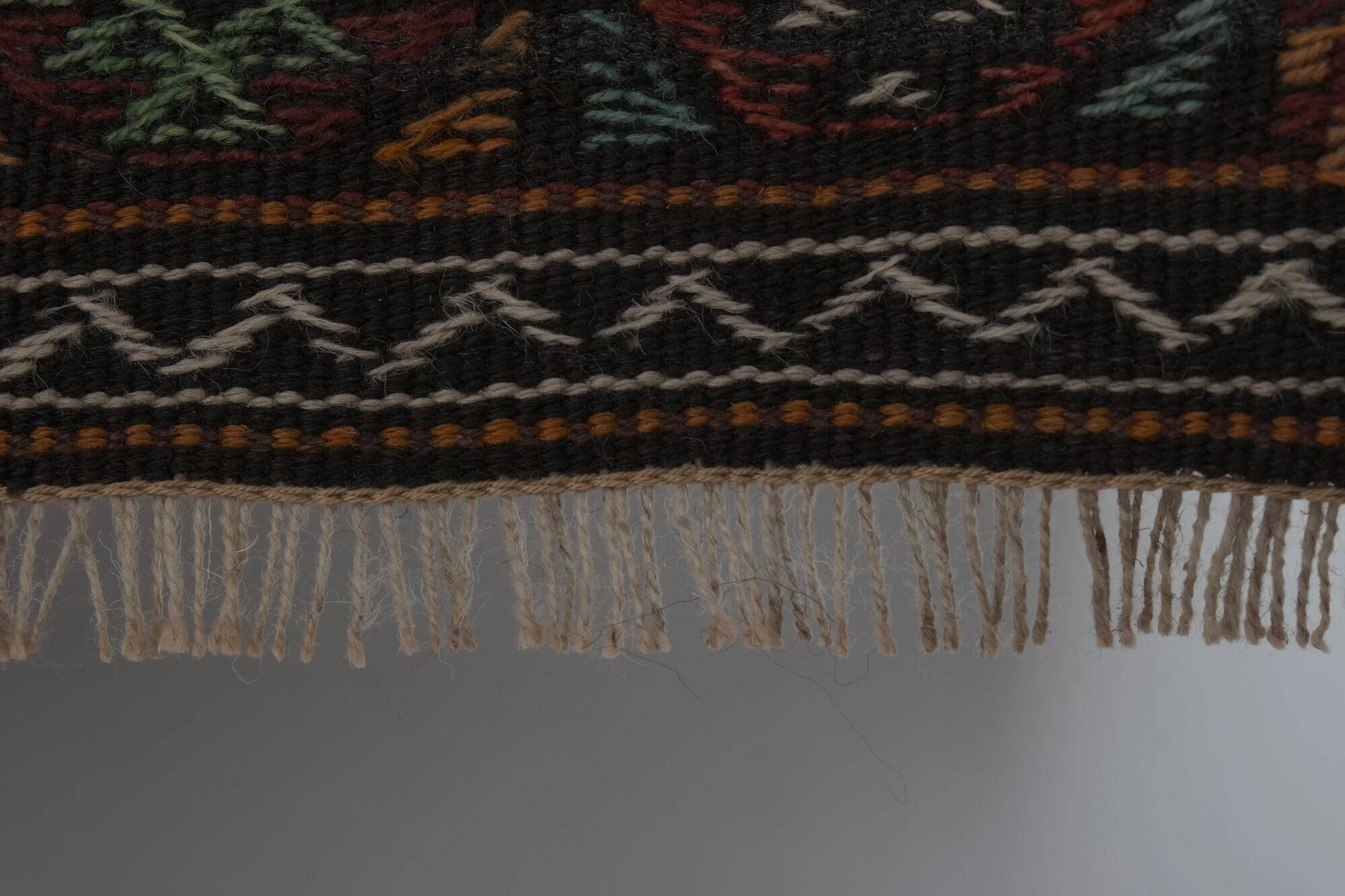 Vintage Turkish kilim handwoven 107x185 cm