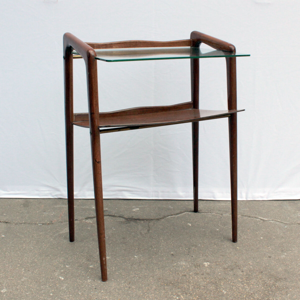 Table d'appoint en bois et verre