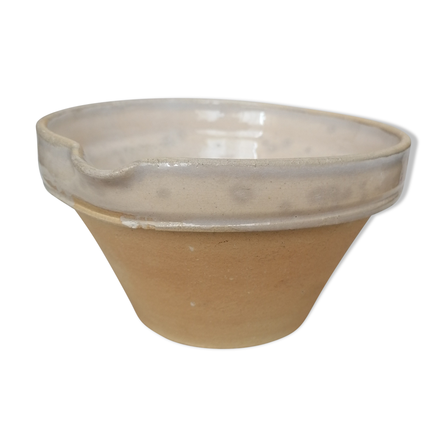 Saladier spout in sandstone